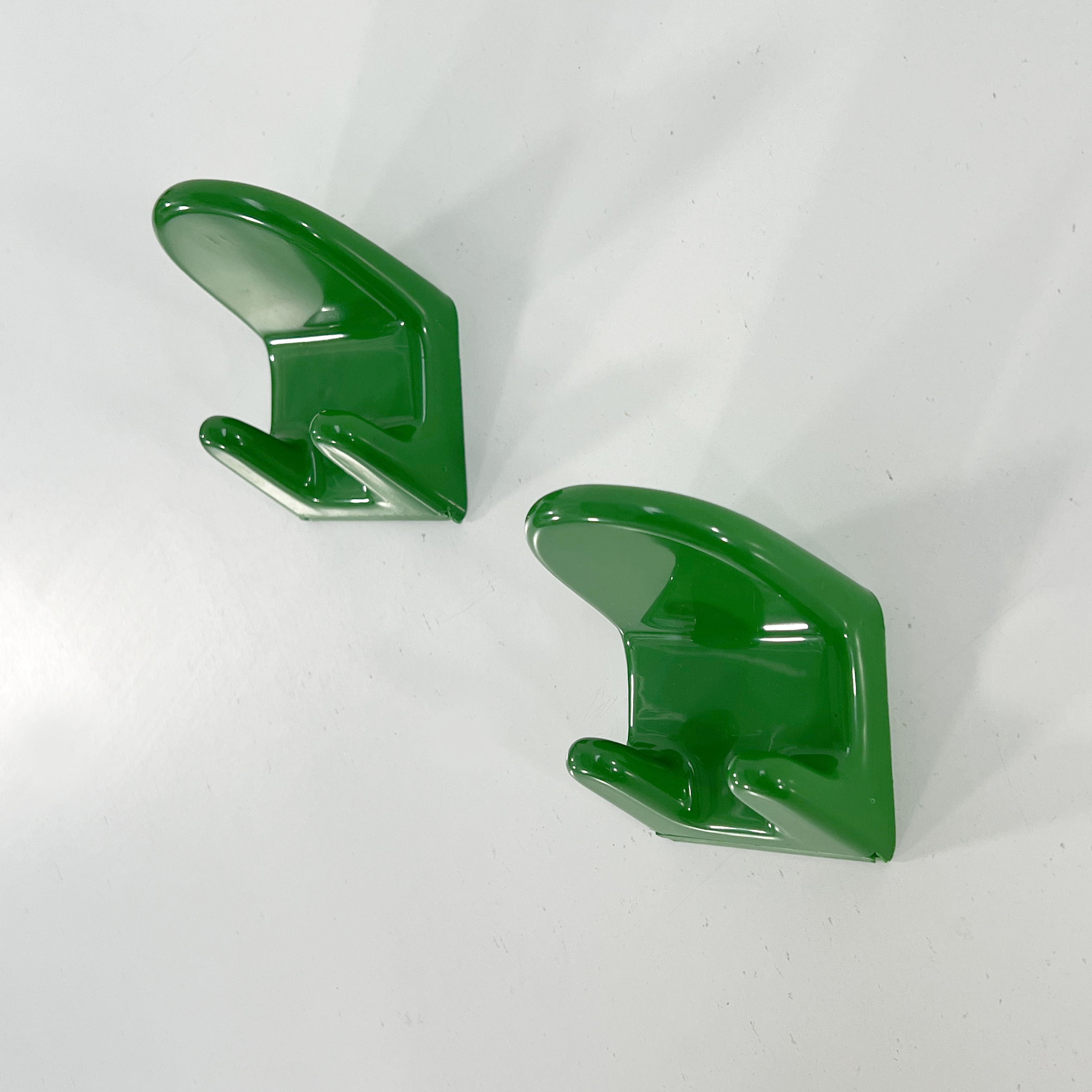 Set of 2 green hooks "2627" by Makio Hasuike for Gedy, 1970