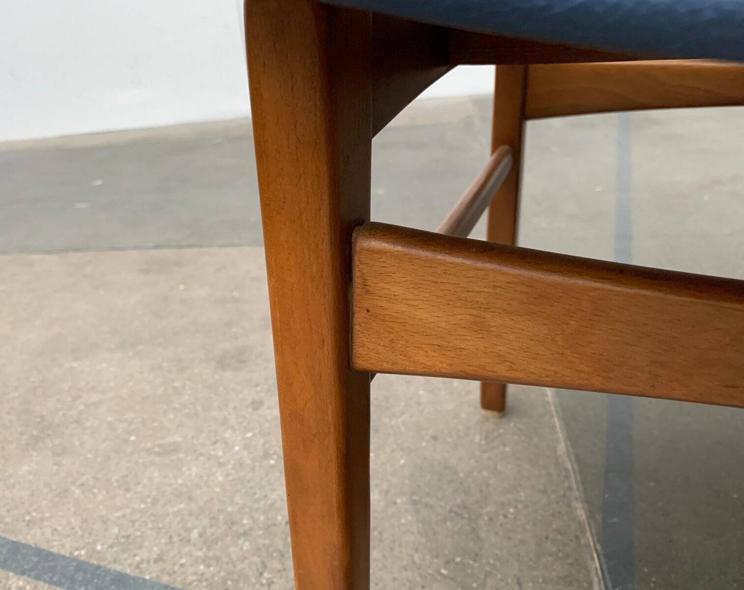 Ensemble de chaises en bois de style mi-siècle