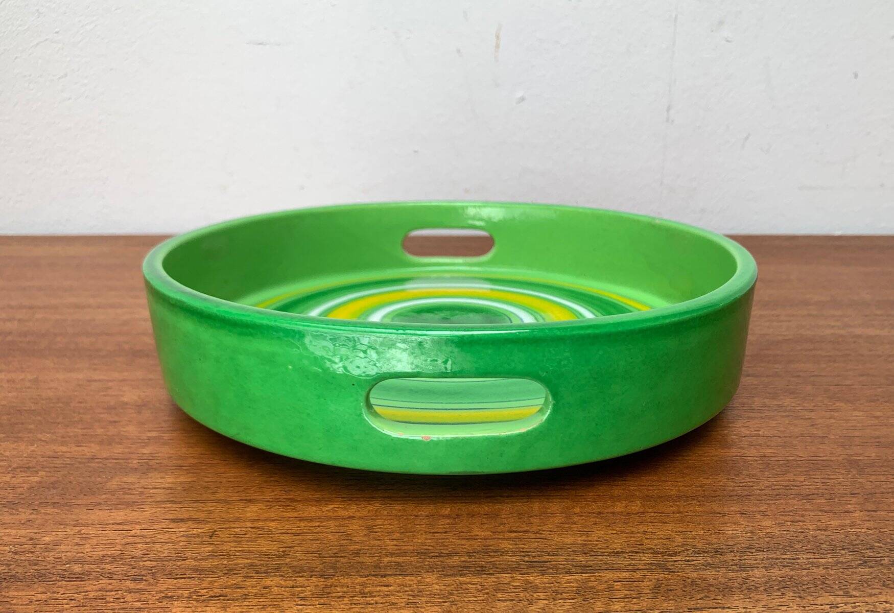 Italian ceramic platter from the mid-century by Bitossi for Rosenthal Netter, 1960s.