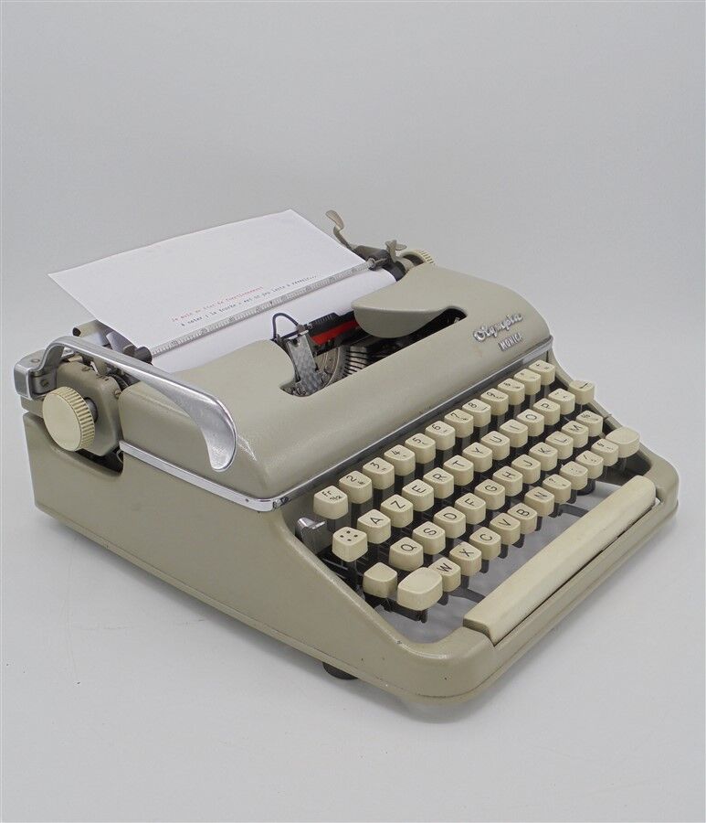Typewriter Olympia Monica