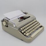 Typewriter Olympia Monica