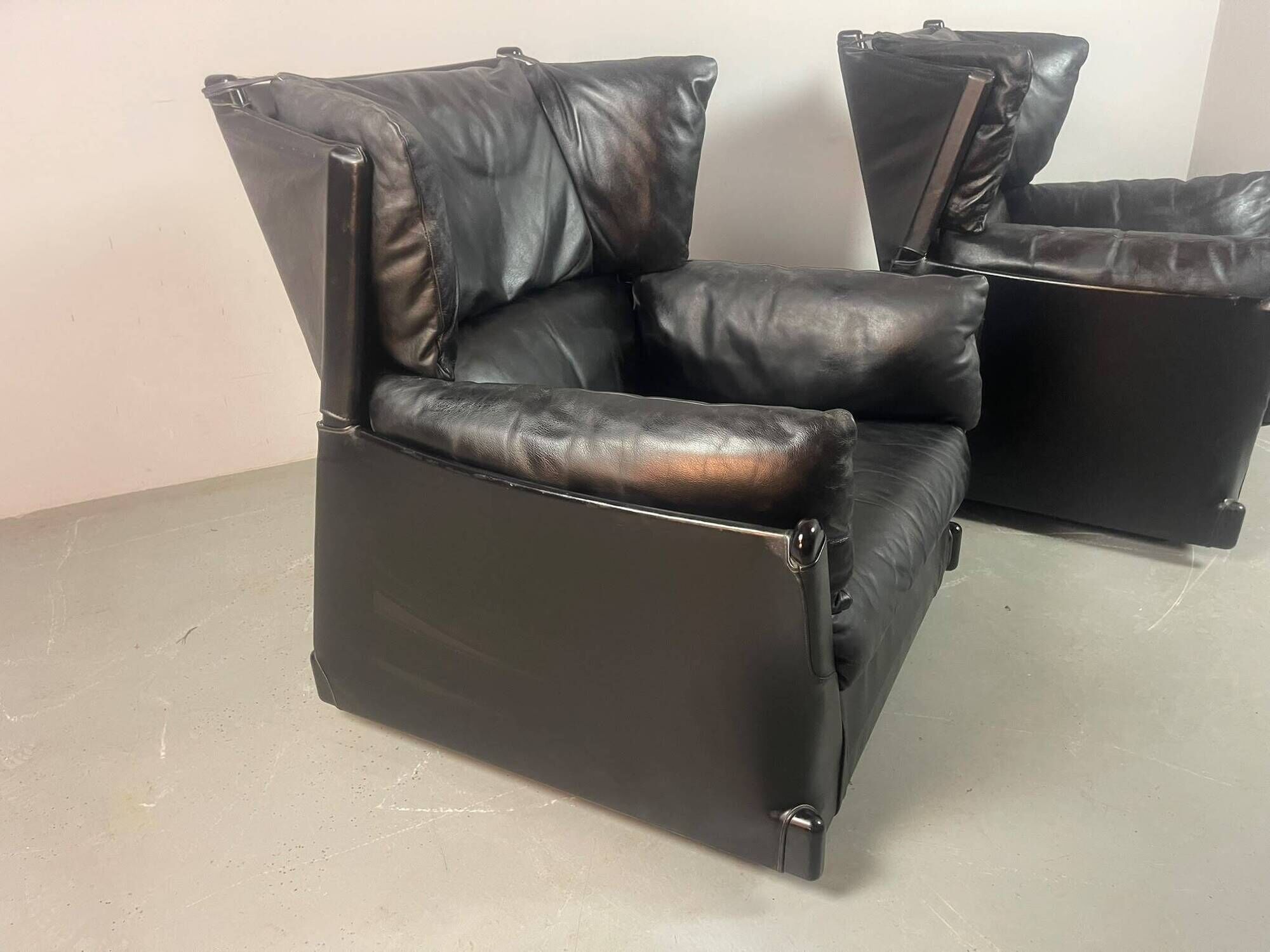 Cassina Lounge Chairs ‘Viola d’Amore’ by Piero de Martini