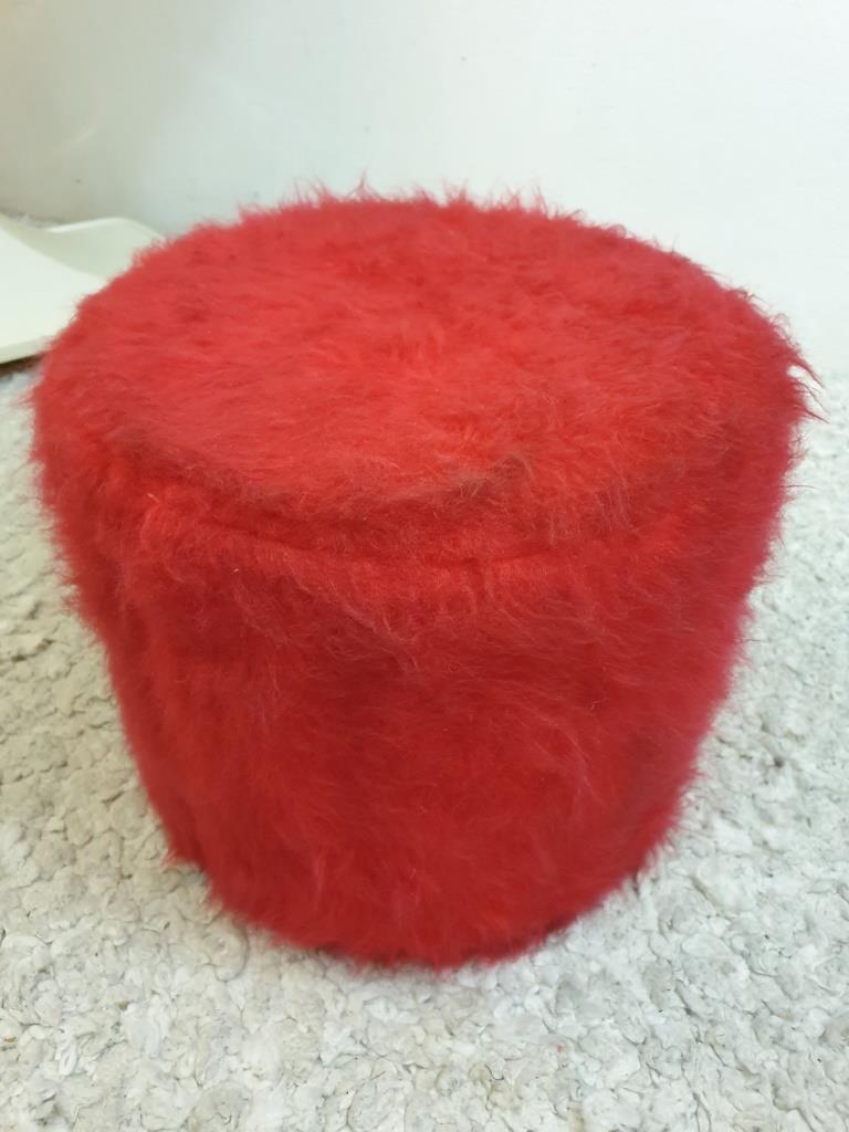 Pouf moumoute vintage red