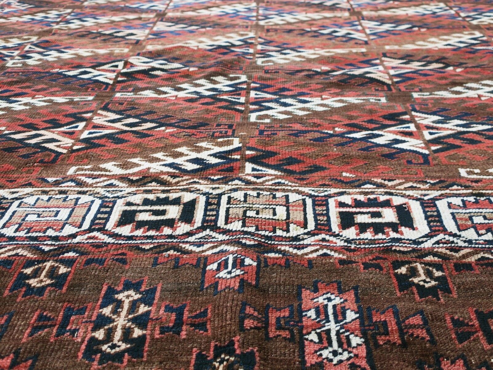 fine antique yomud tribal main carpet 1890 294x202cm