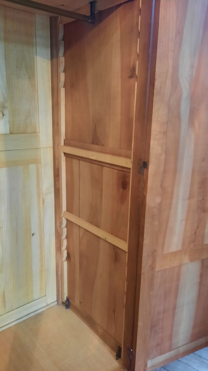 Armoire parisienne