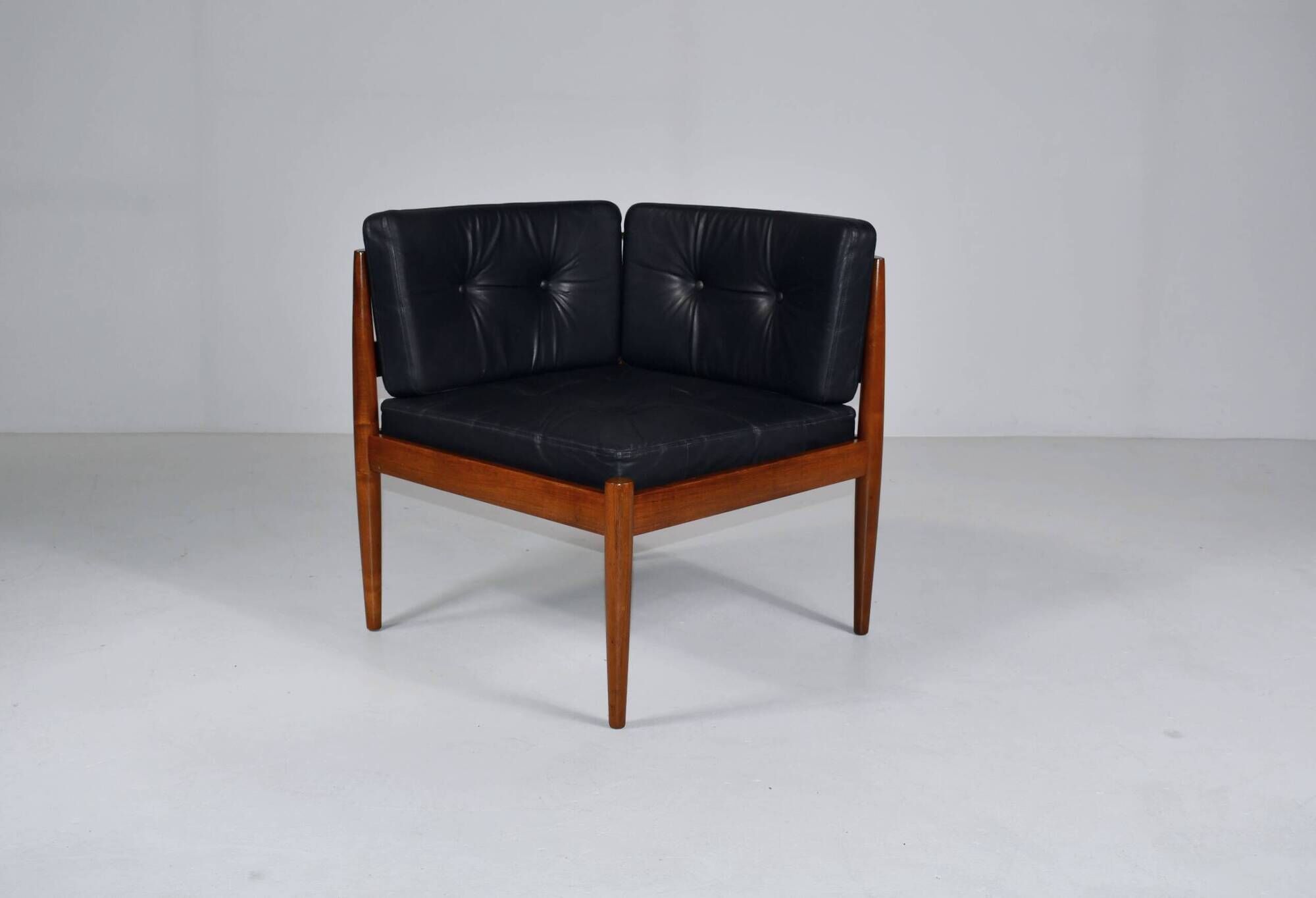 Univers corner chair by Kai Kristiansen for Magnus Olesen. 1965.