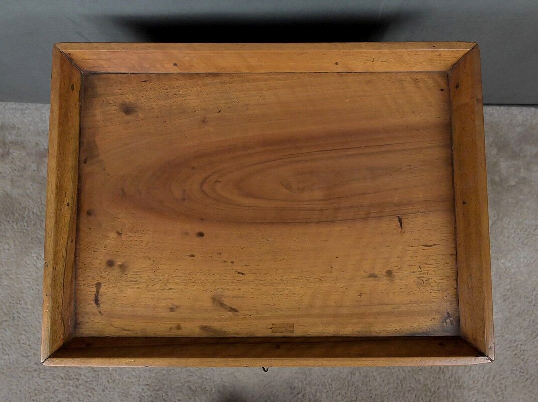 Petite table de salon en noyer, style Louis-Philippe – Milieu XIXe