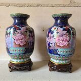 Paire de vases chinois en émail cloisonné + socles