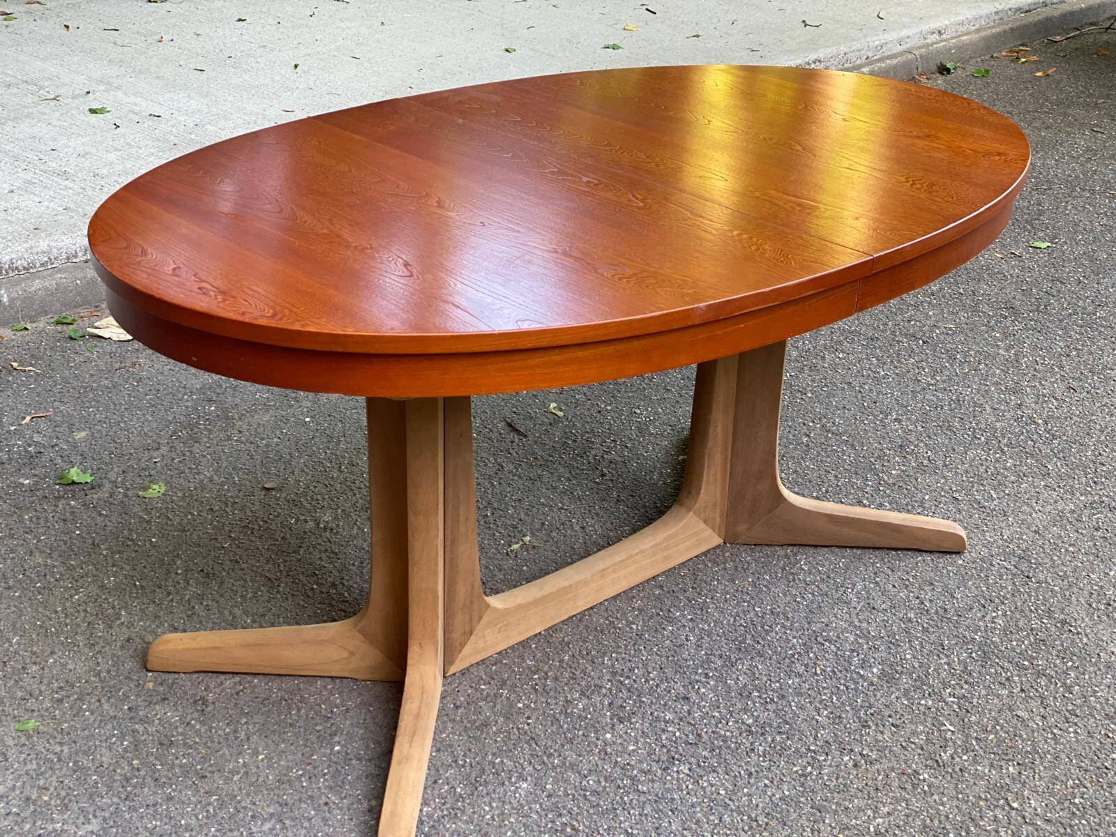 Table scandinave ovale extensible Baumann teck 240cm 1980