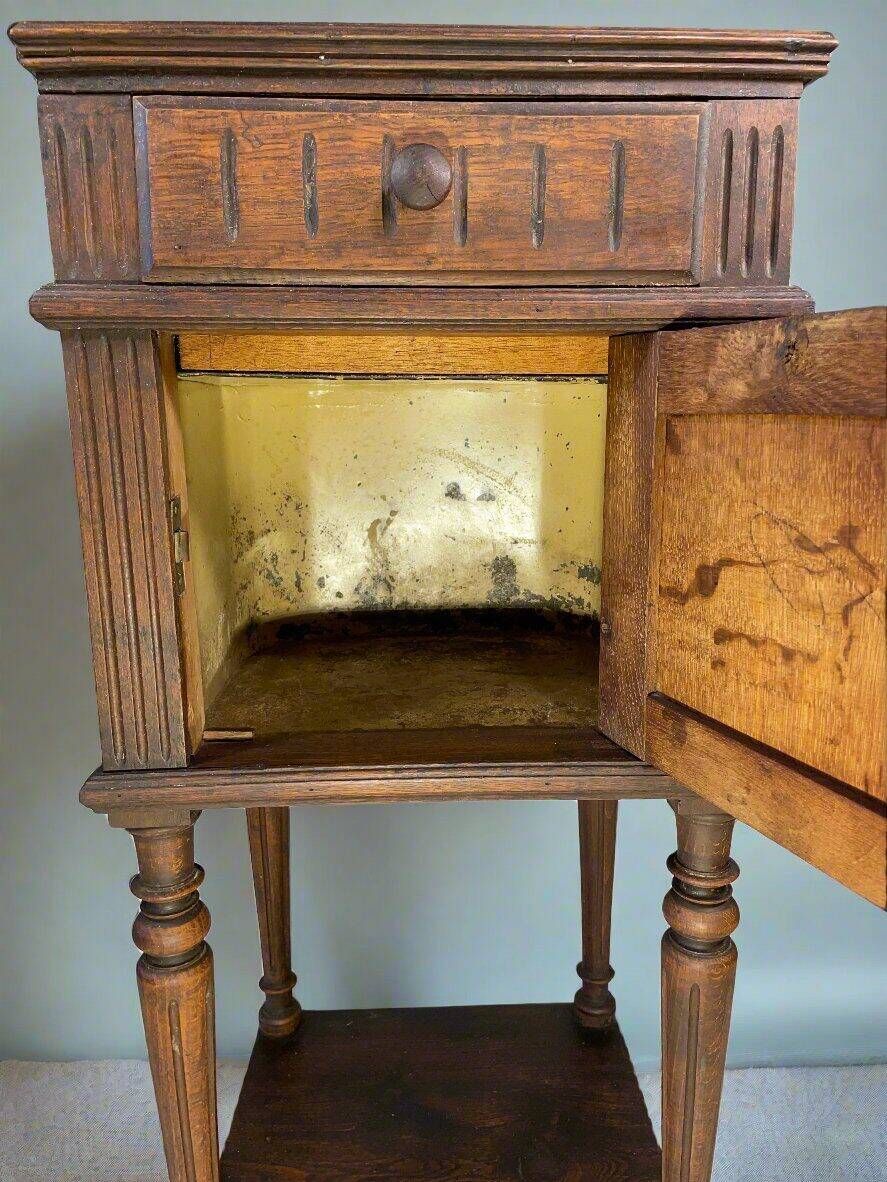 Chevet provincial ancien, dessus de marbre blanc, fin XIXe