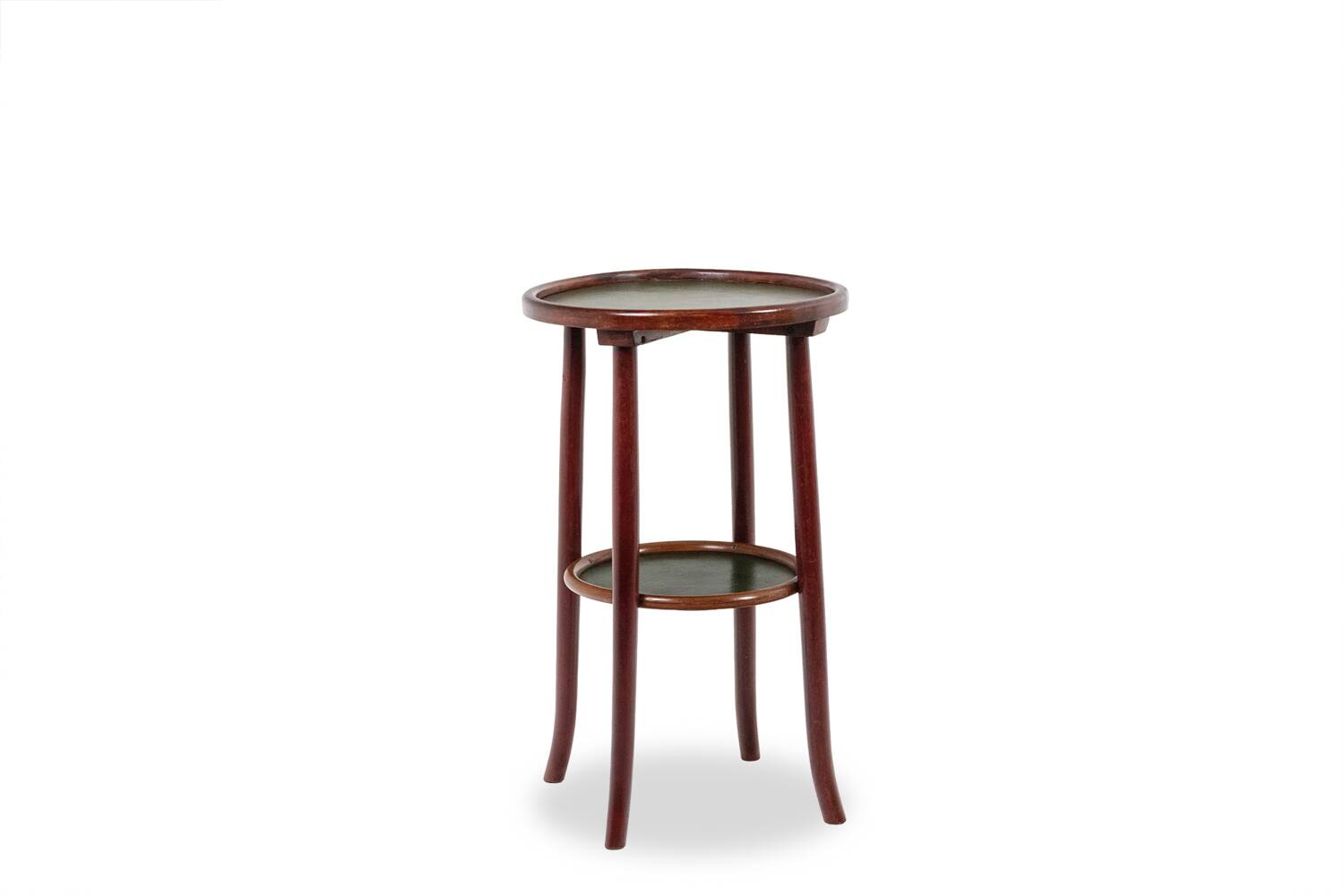 Thonet. Pair of side tables with 2 tops in stained beech. 1900s.