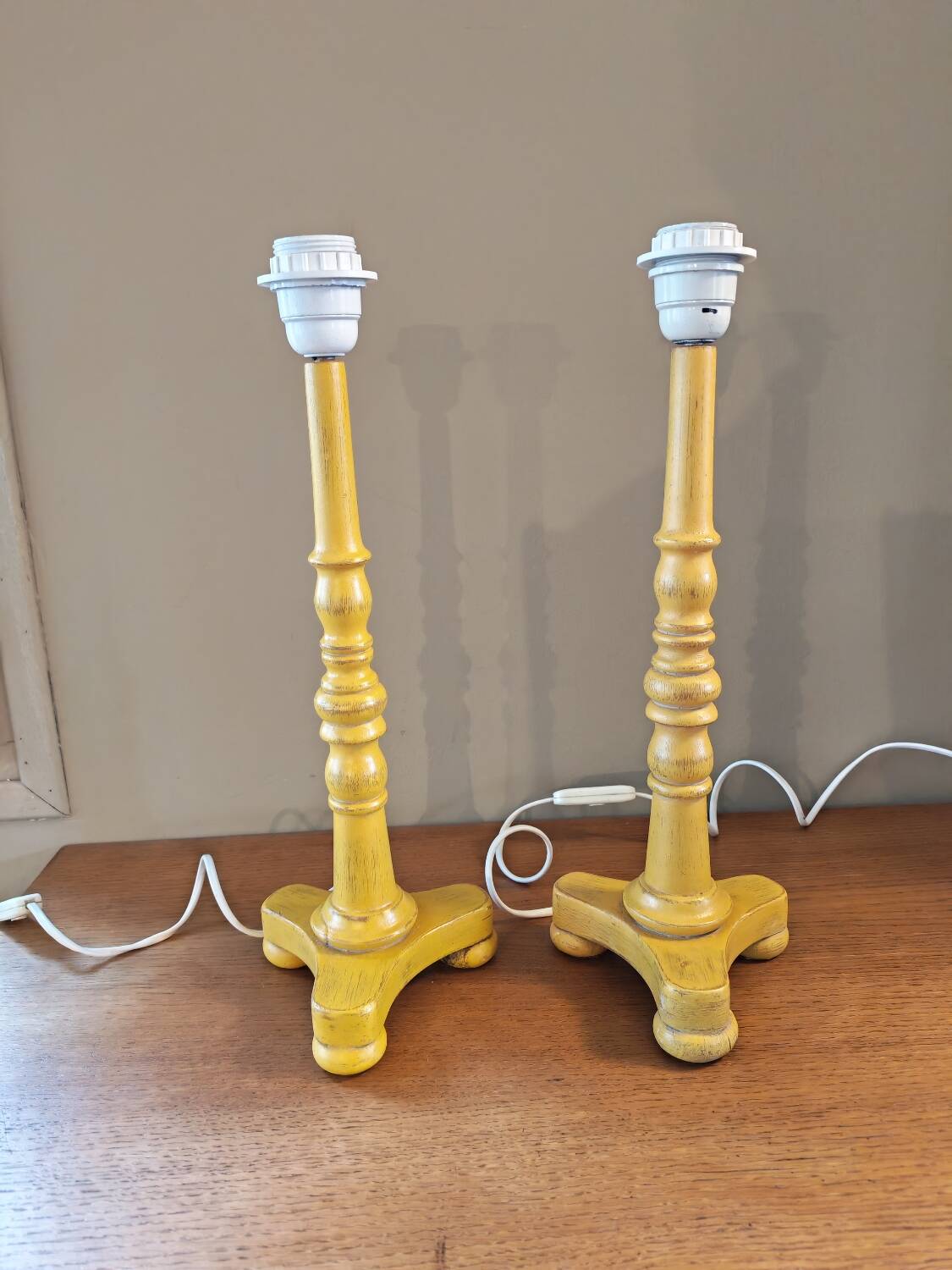 Paire de pieds de lampe bois tourné vintage.
