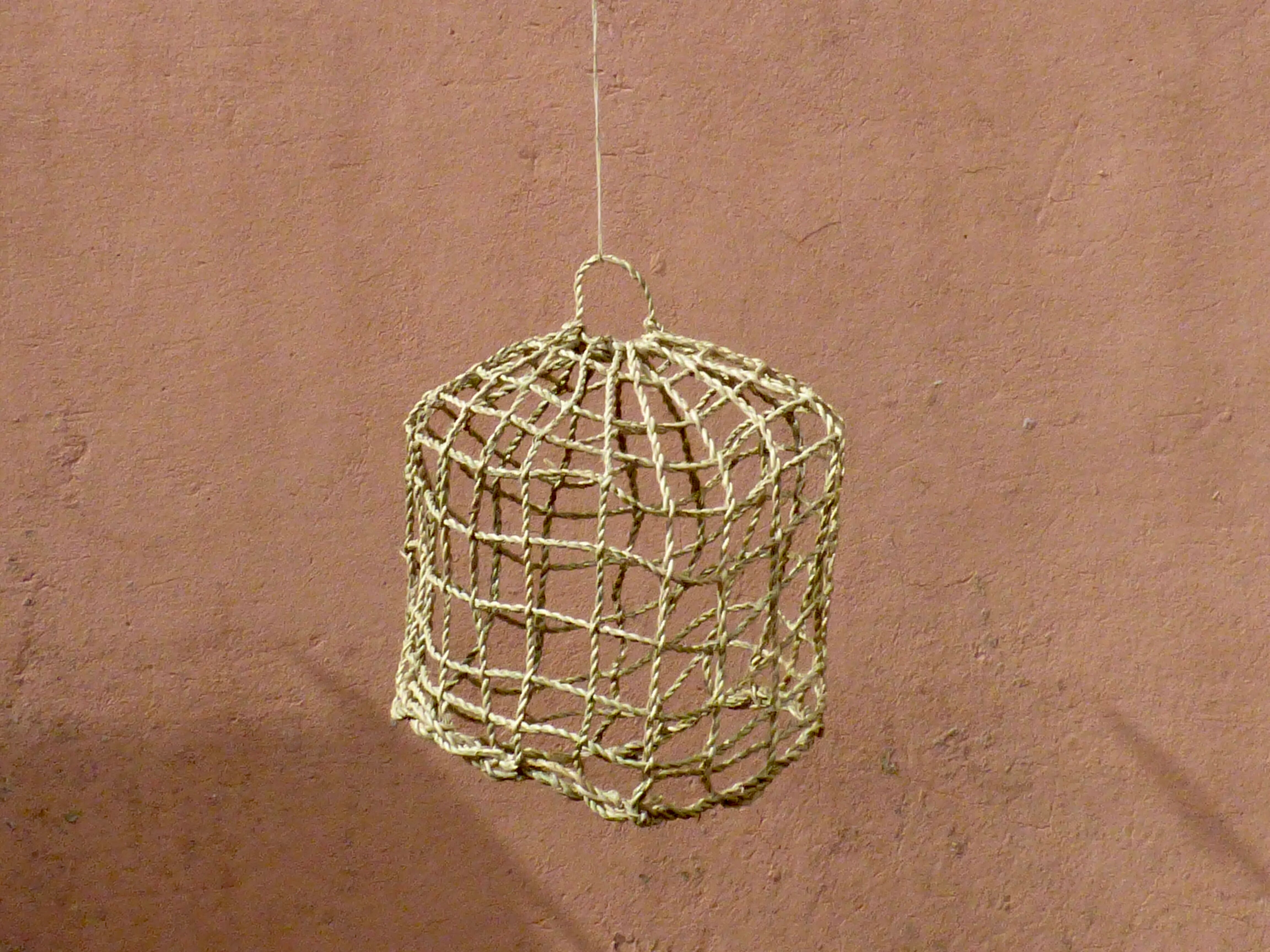 Suspension fishing net braided in palm leaf