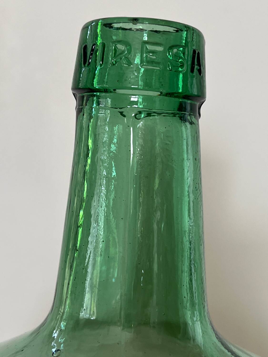 Demi-john versus jeroboam