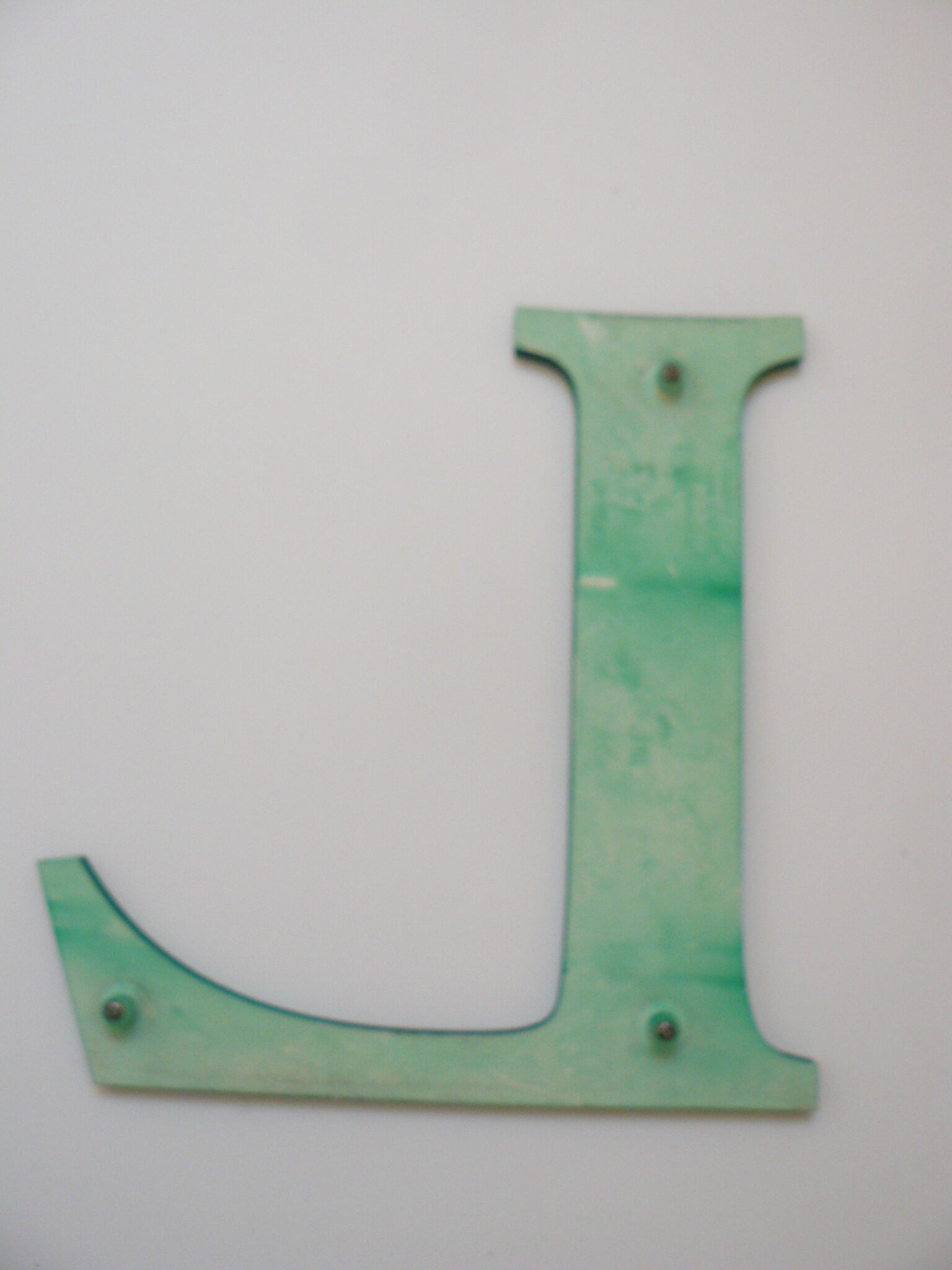 Lettre d'enseigne  L  de couleur verte