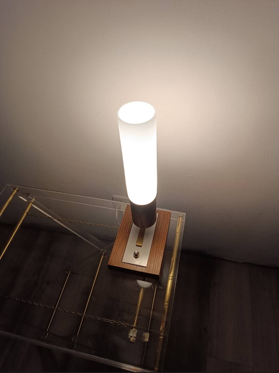 Lampe à poser laiton verre opalin 1970s