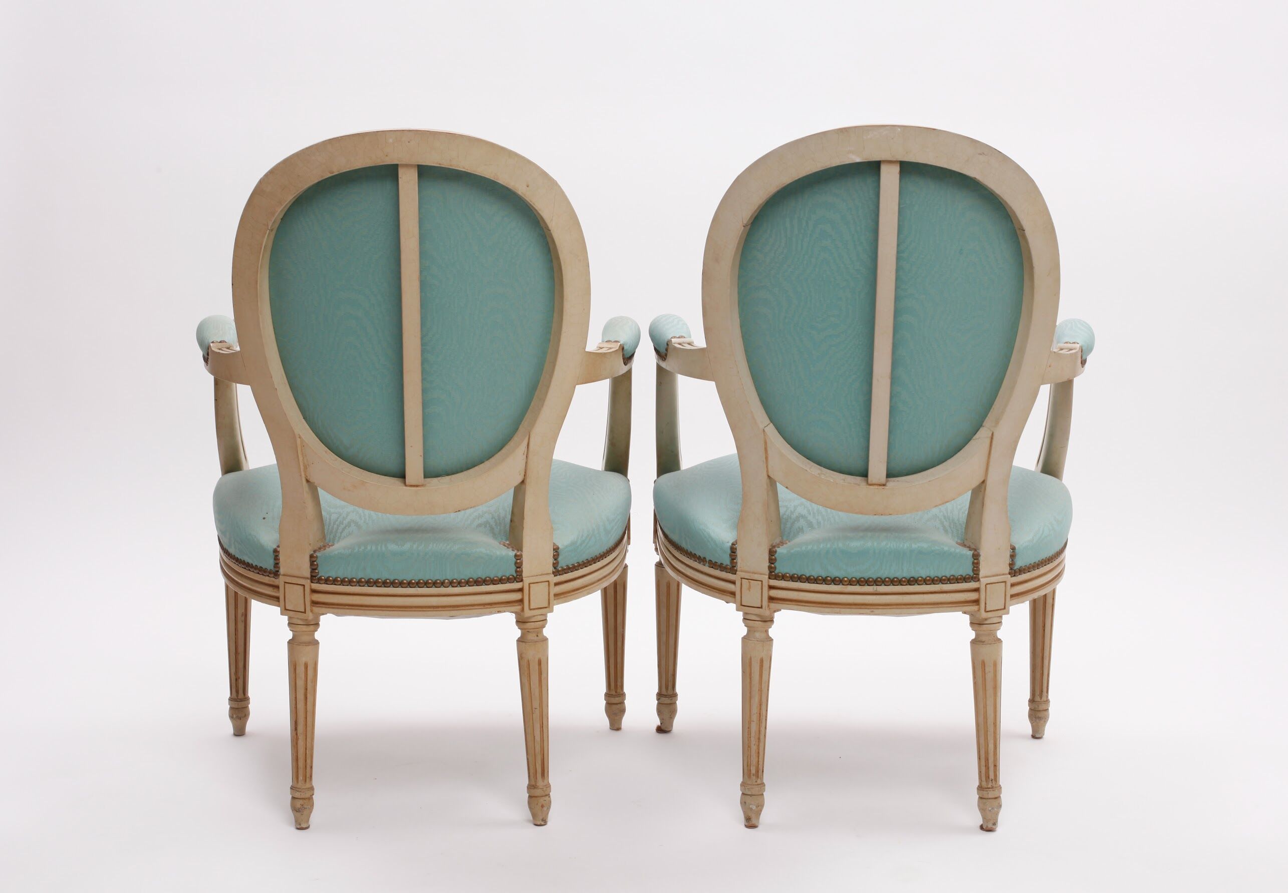 Paire de fauteuils médaillon couleur bleu turquoise de style Louis XVI