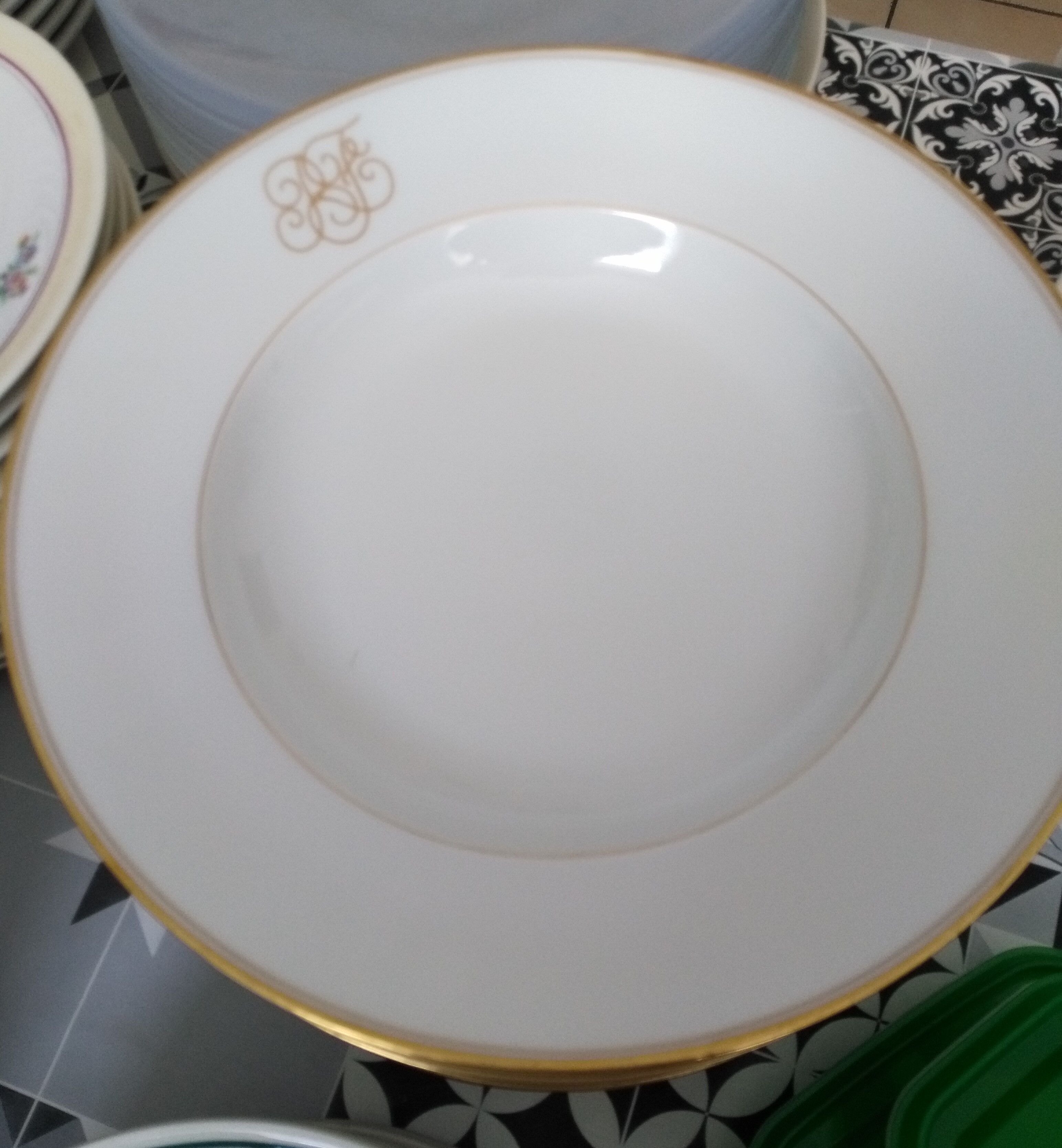 12 porcelain hollow plates of Limoges gold fillet and monogram