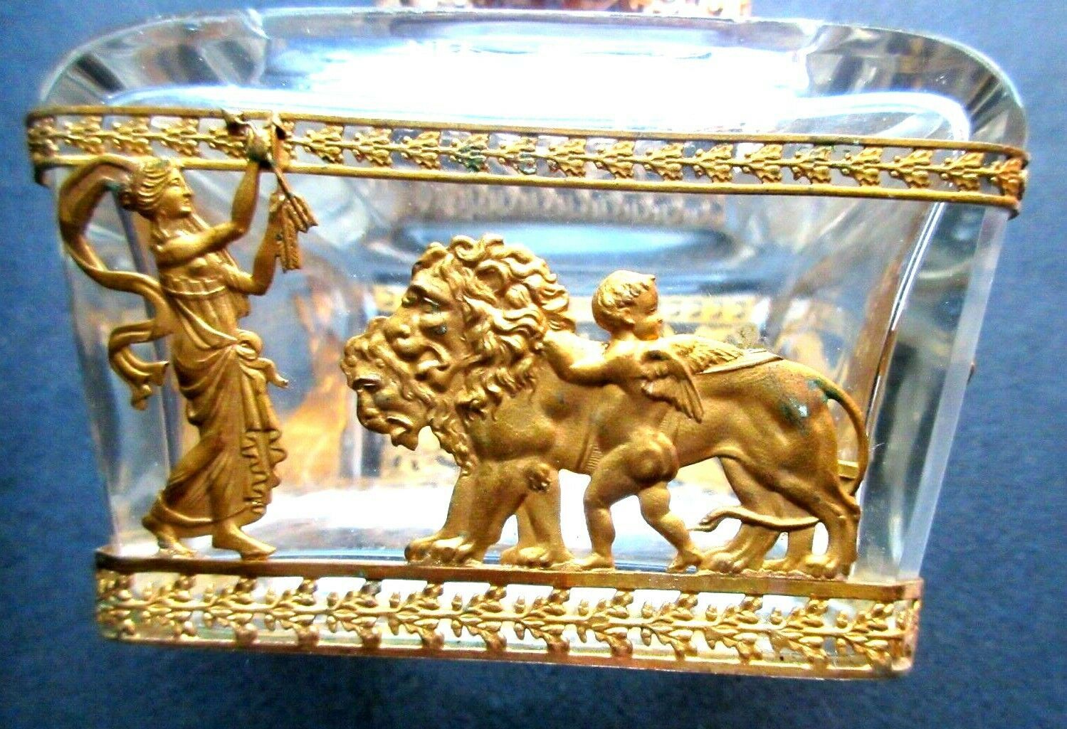 Baccarat and gilded bronze crystal box, Ancient women and lions, CHARLES X