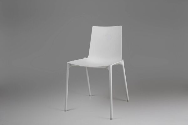 Chaise blanche élégante du 21e siècle, Belgique