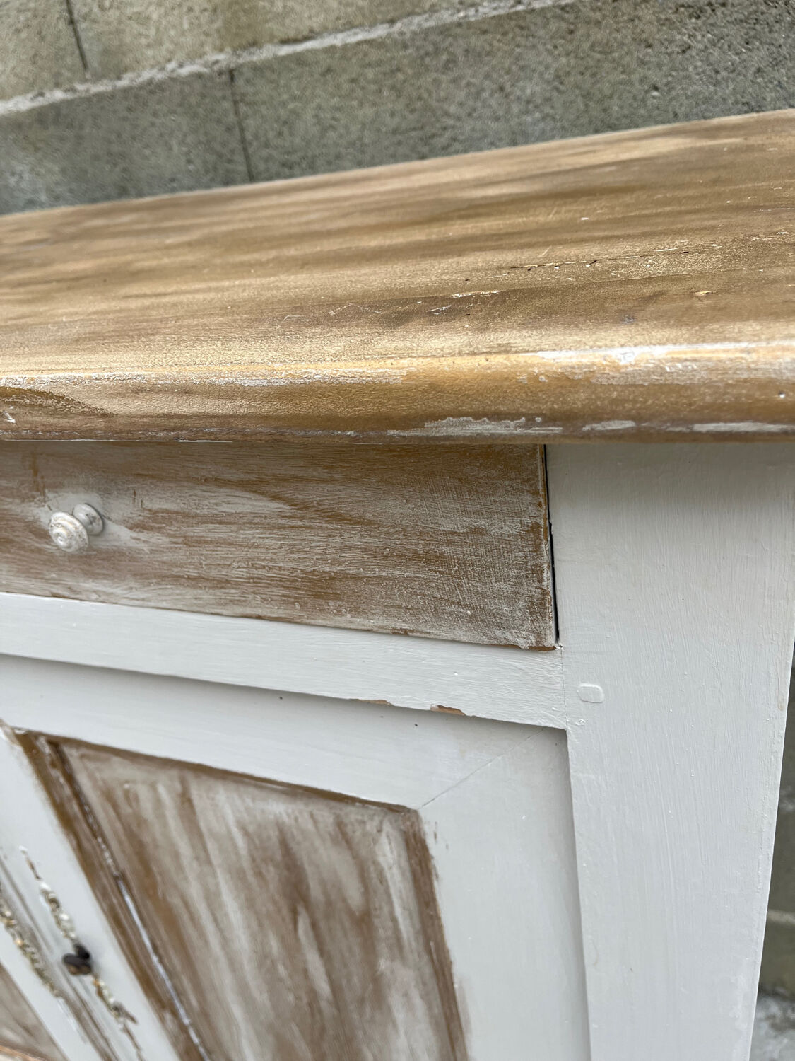 Buffet parisien patiné