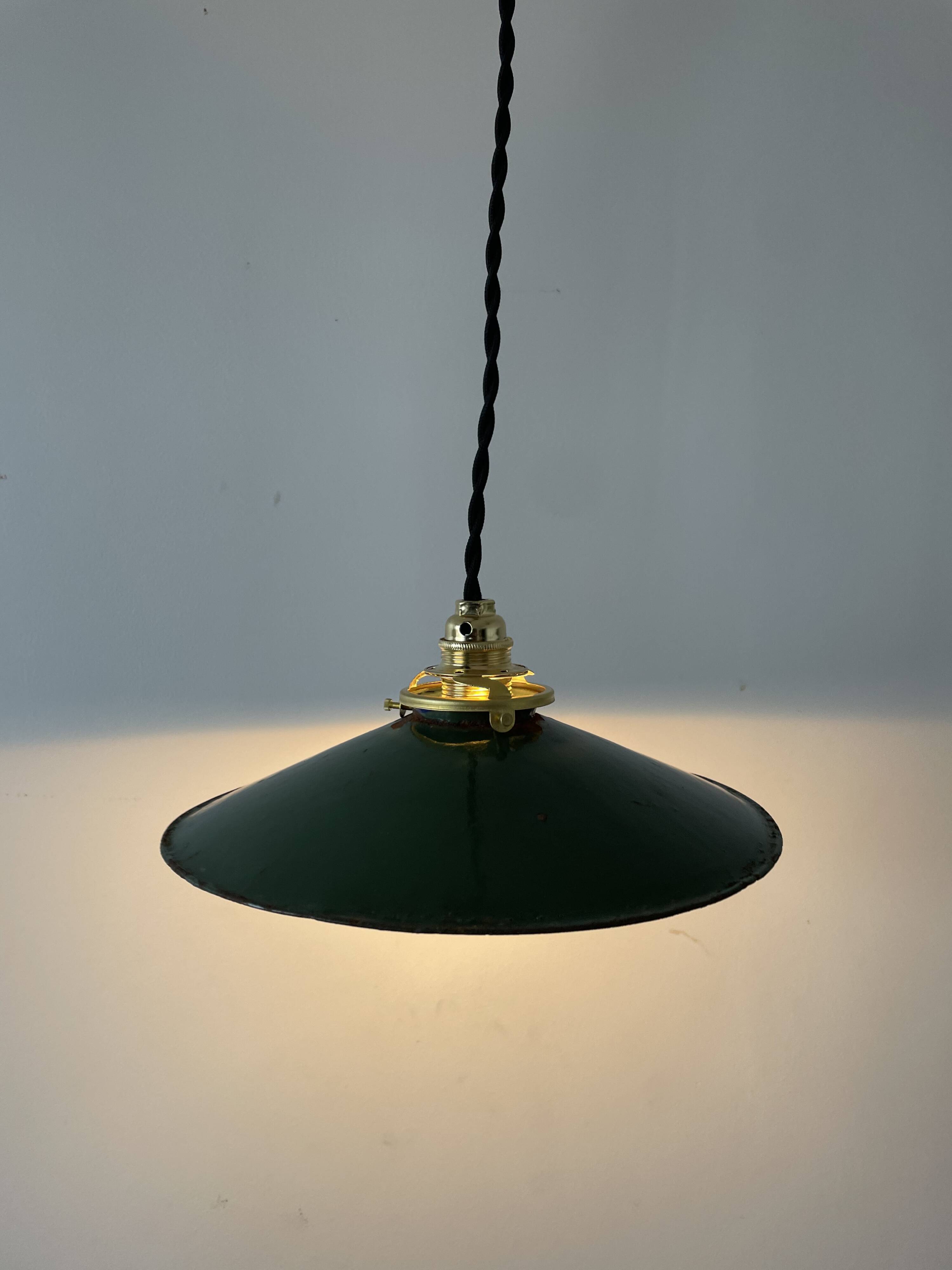 Industrial enameled sheet metal pendant light