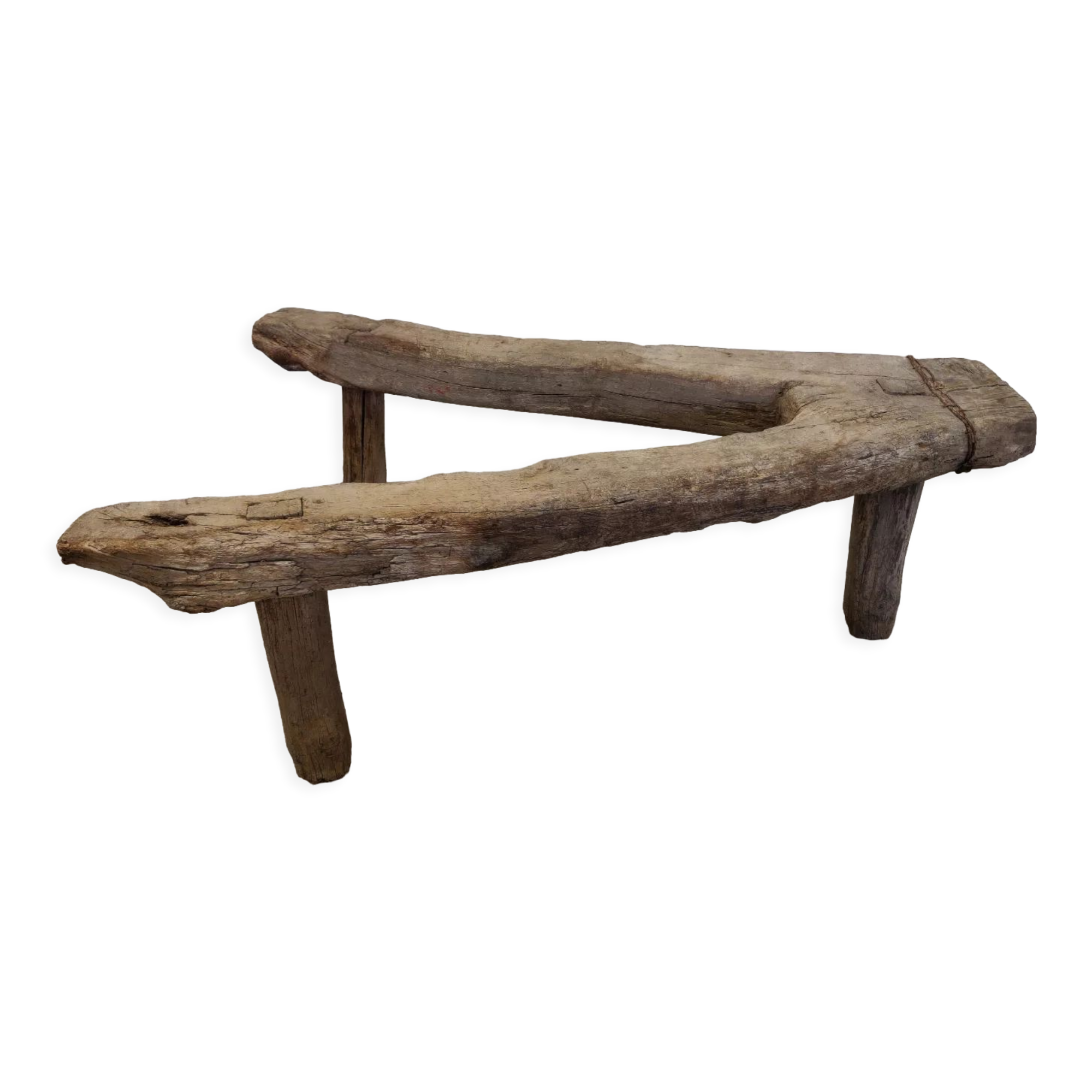 Banc brutaliste atypique