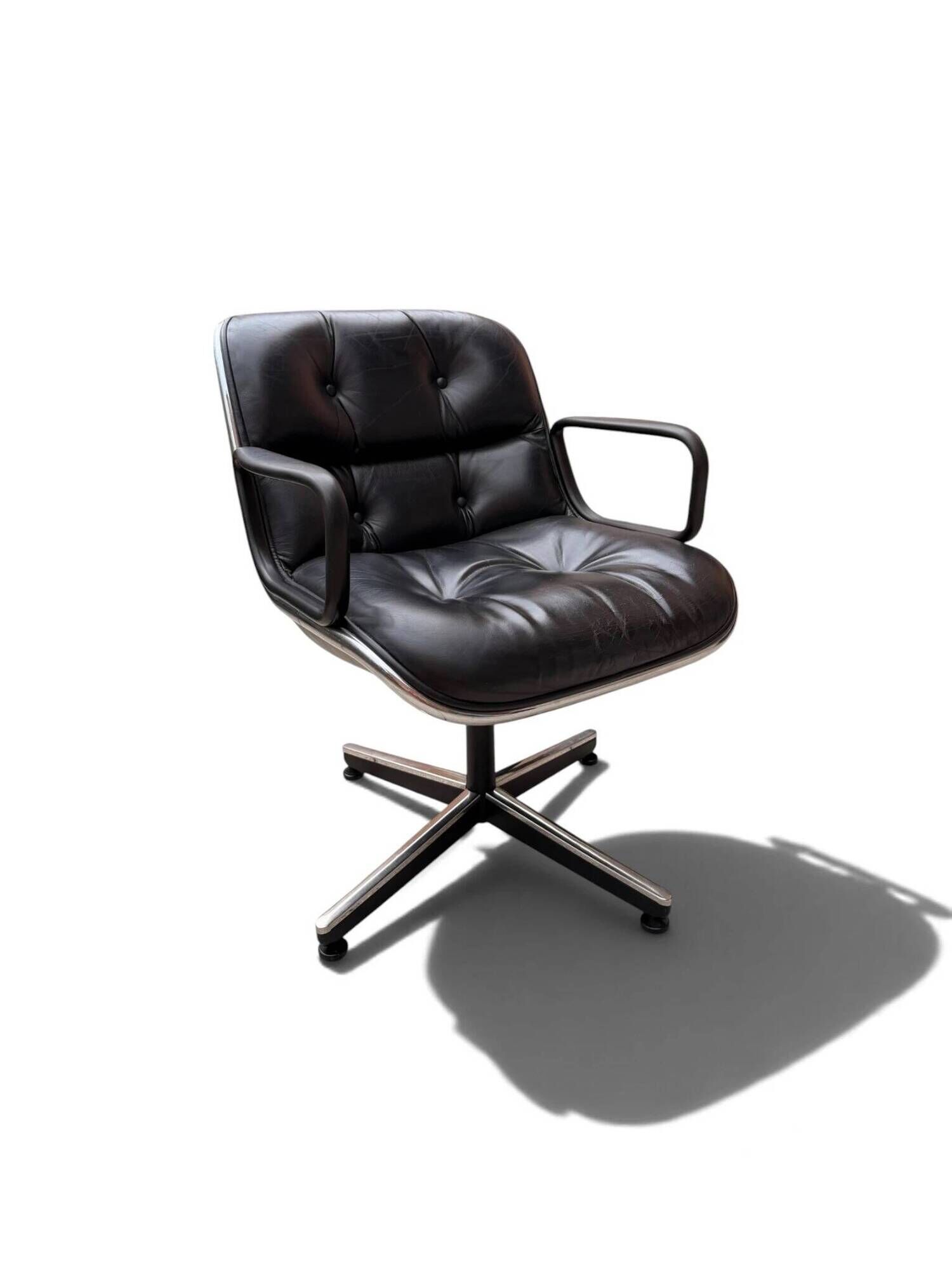 Charles Pollock Executive office chair in black leather, Knoll