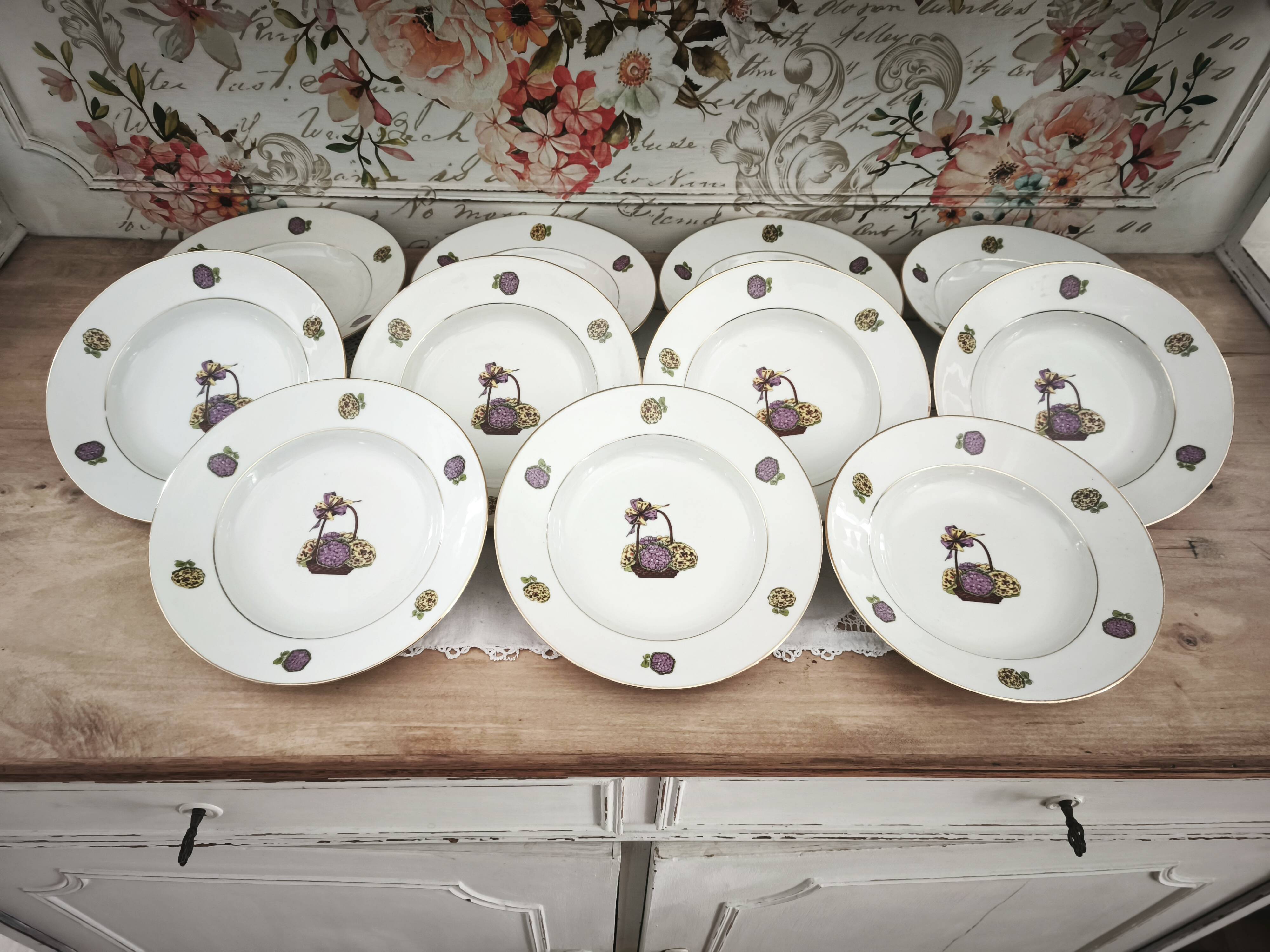 Lot de 11 assiettes creuses Limoges France décor panier d'hortensias