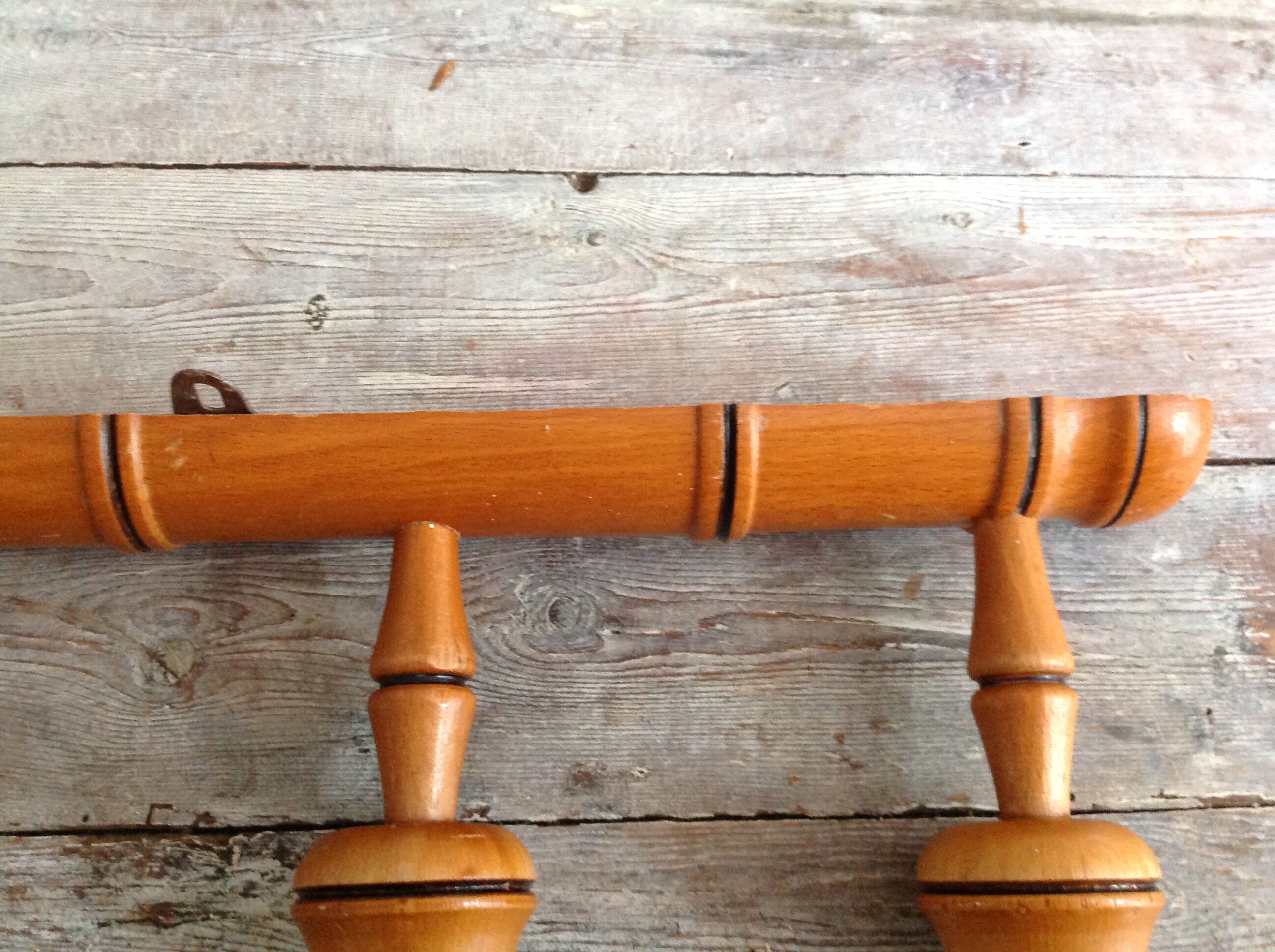 Bamboo-style coat hanger