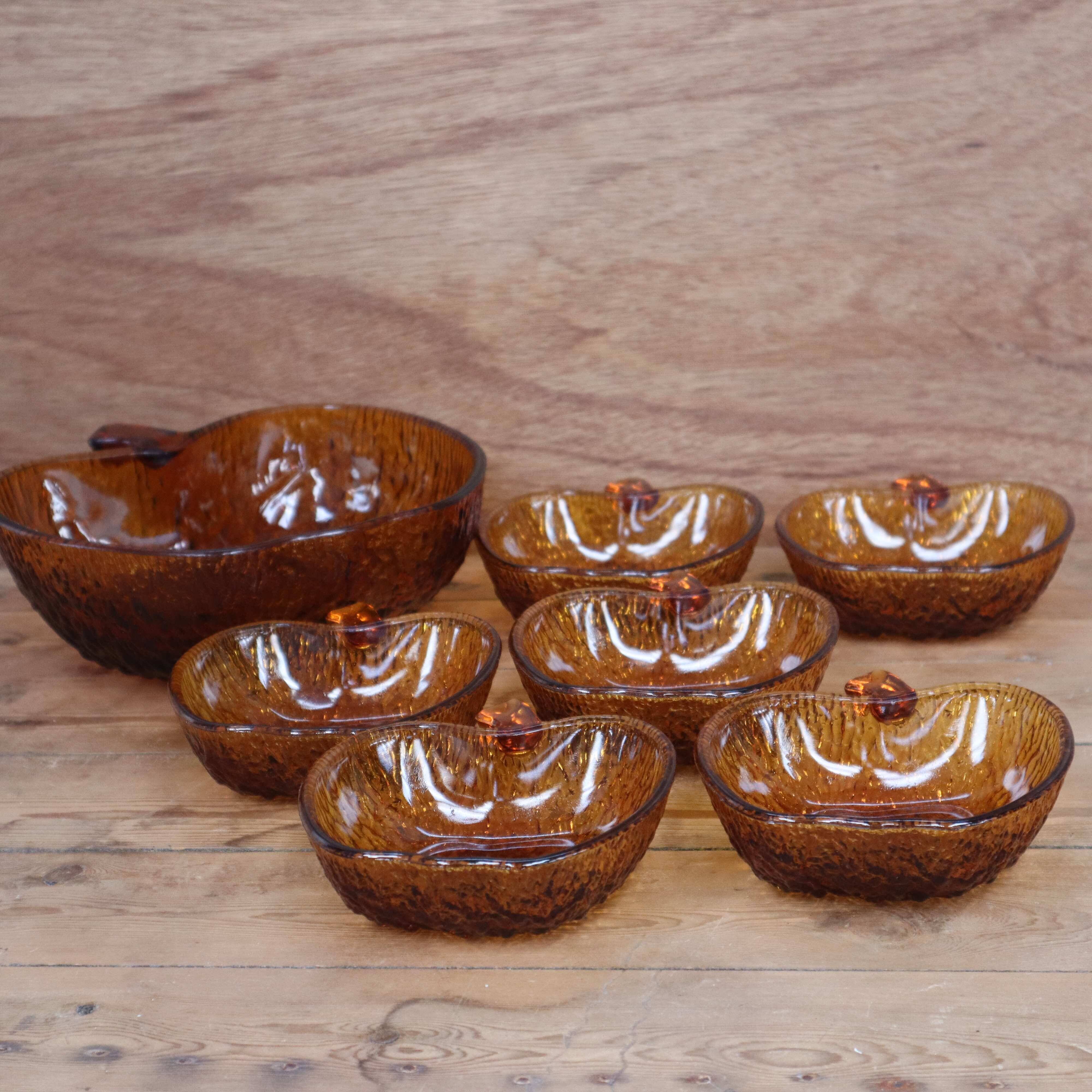 Fruit bowl and its 6 amber bowls from the 70s