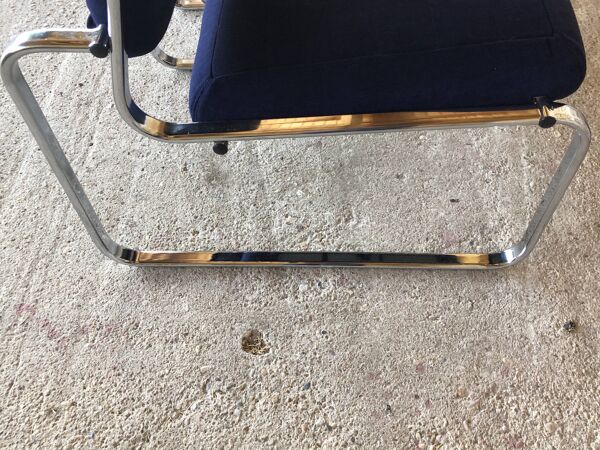 Paire de fauteuils vintage chrome et microfibre bleue circa 70