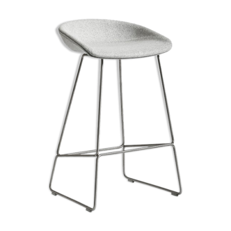 Top tab about a stool aas 39 lila 131 Hay