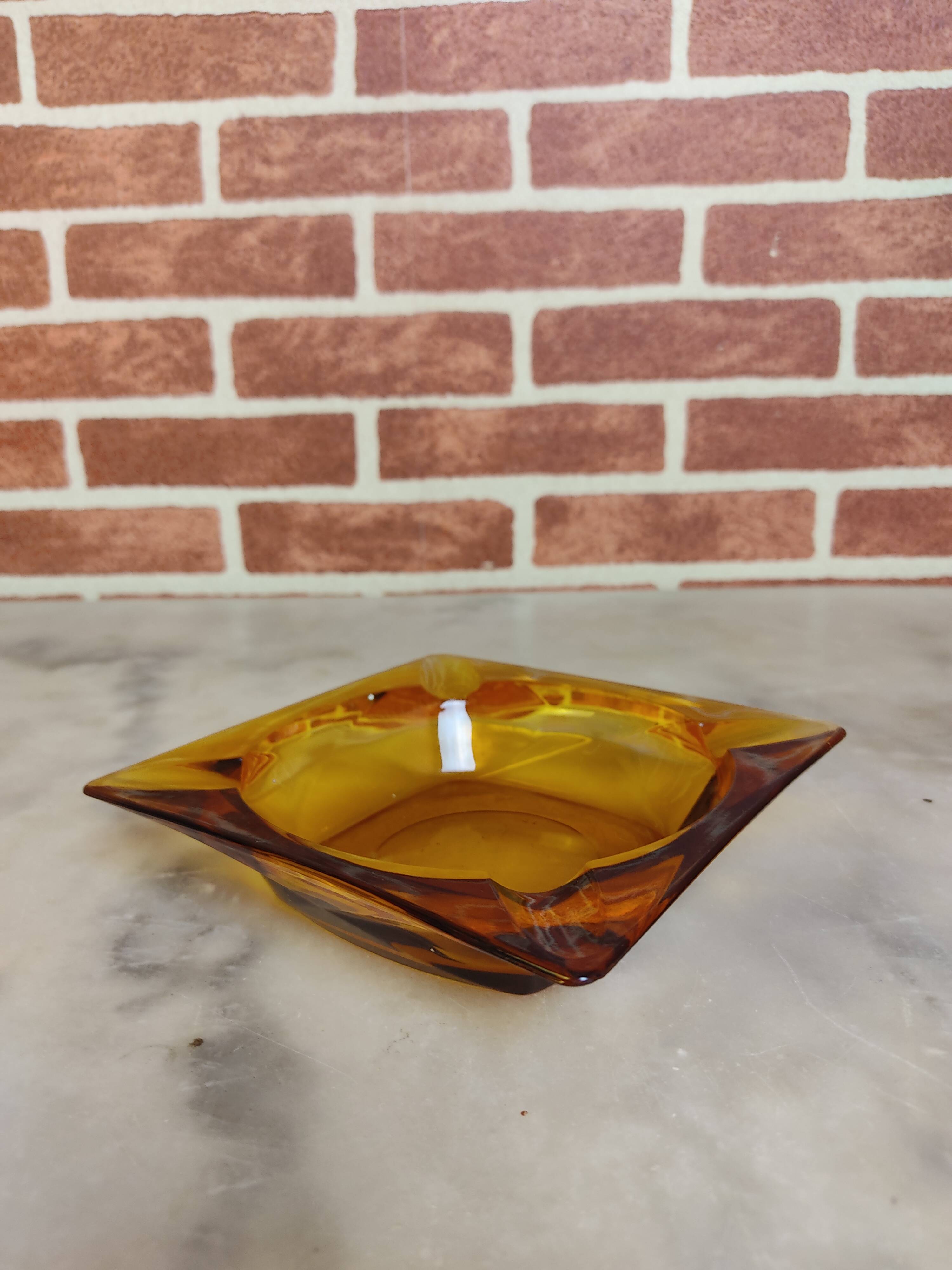 Cendrier ambre des années 60