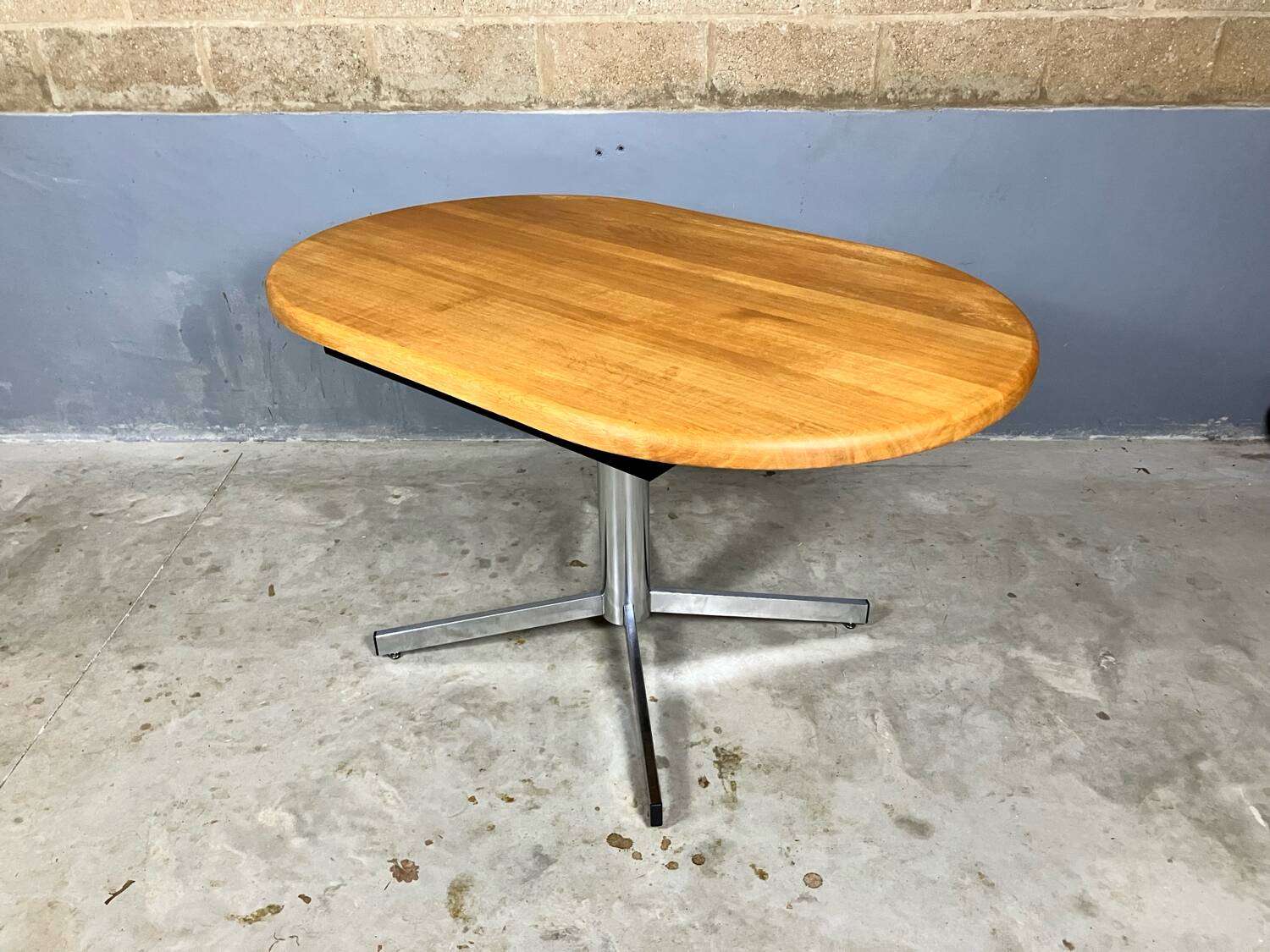 Table à manger ovale bureau chêne chromé