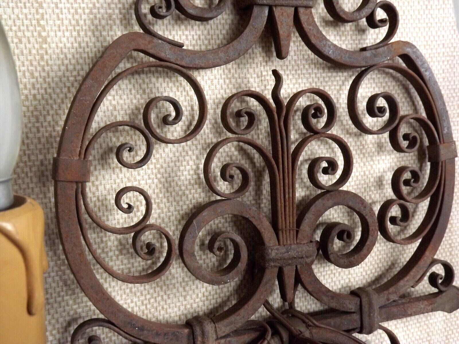 French triple wall sconce in wrought iron, early 20th century.