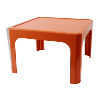 Pop coffee table