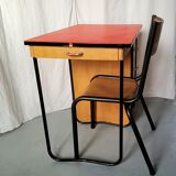 Teen desk and its chair