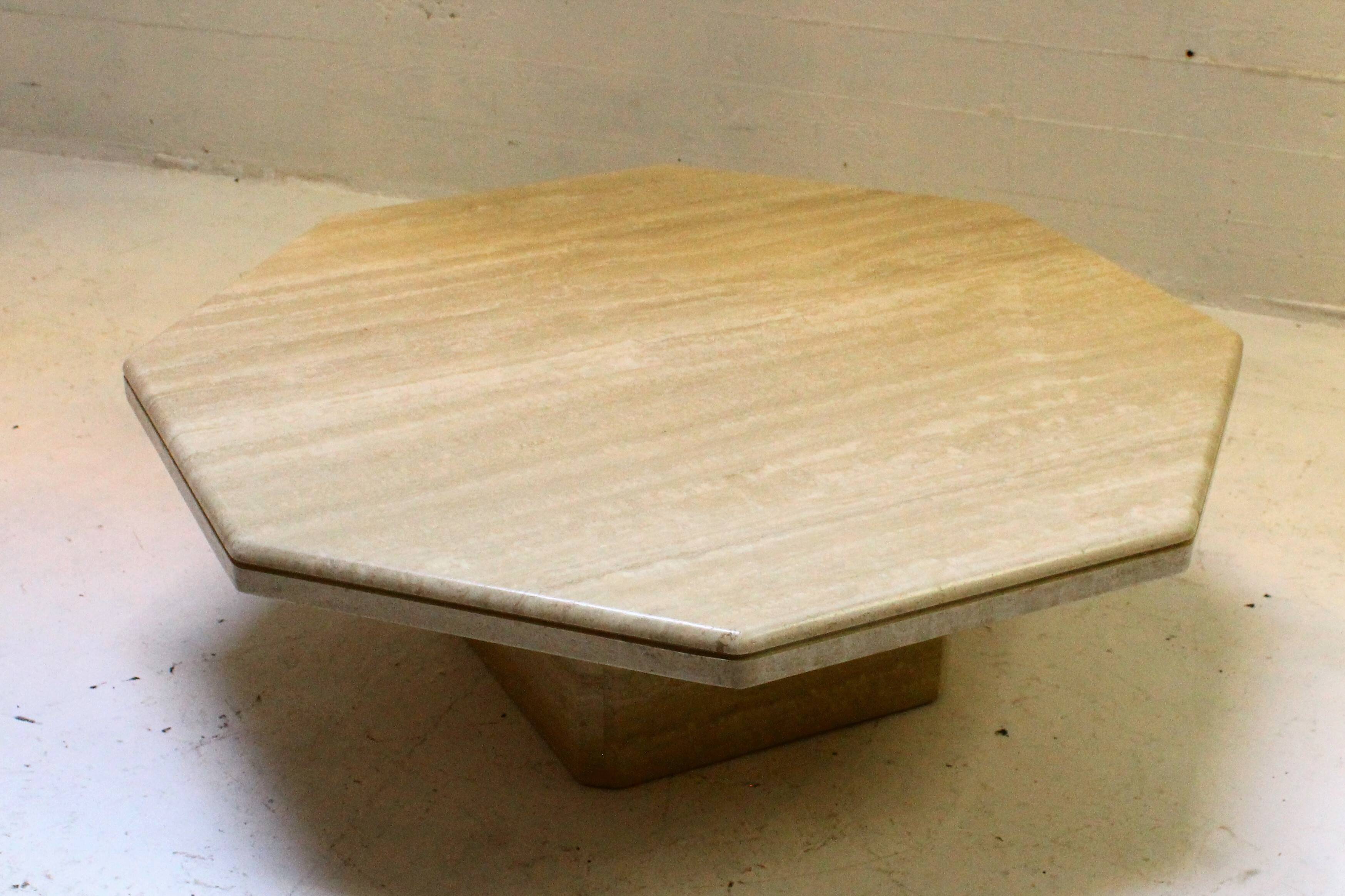 Table basse italienne en travertin, années 1970
