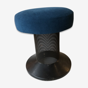 Tabouret ou pouf vintage en tôle perforée vers 1950