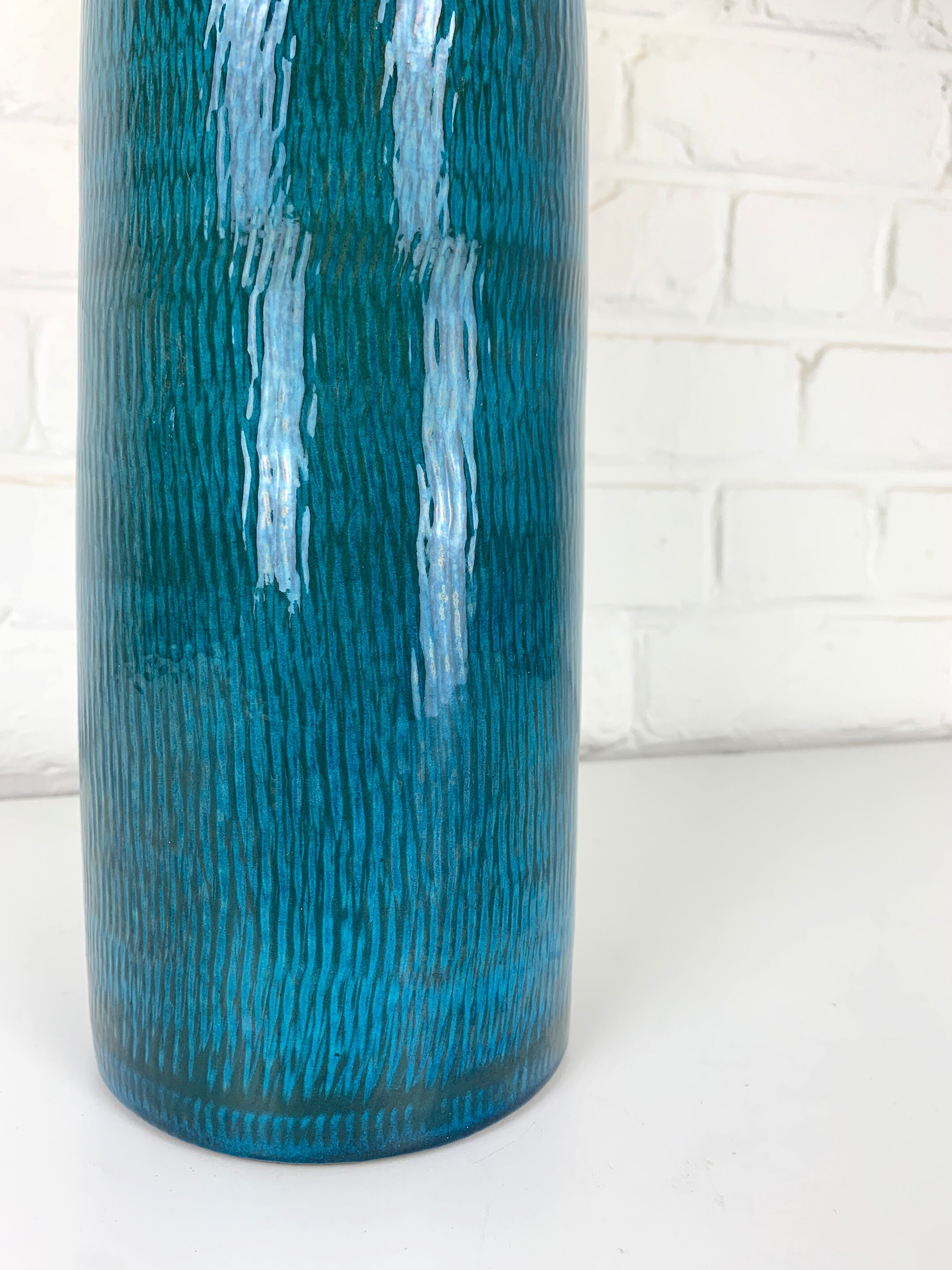 Scandinavian table lamp in porcelain stoneware lampshade raffia, Nymølle pottery, Denmark 1960s