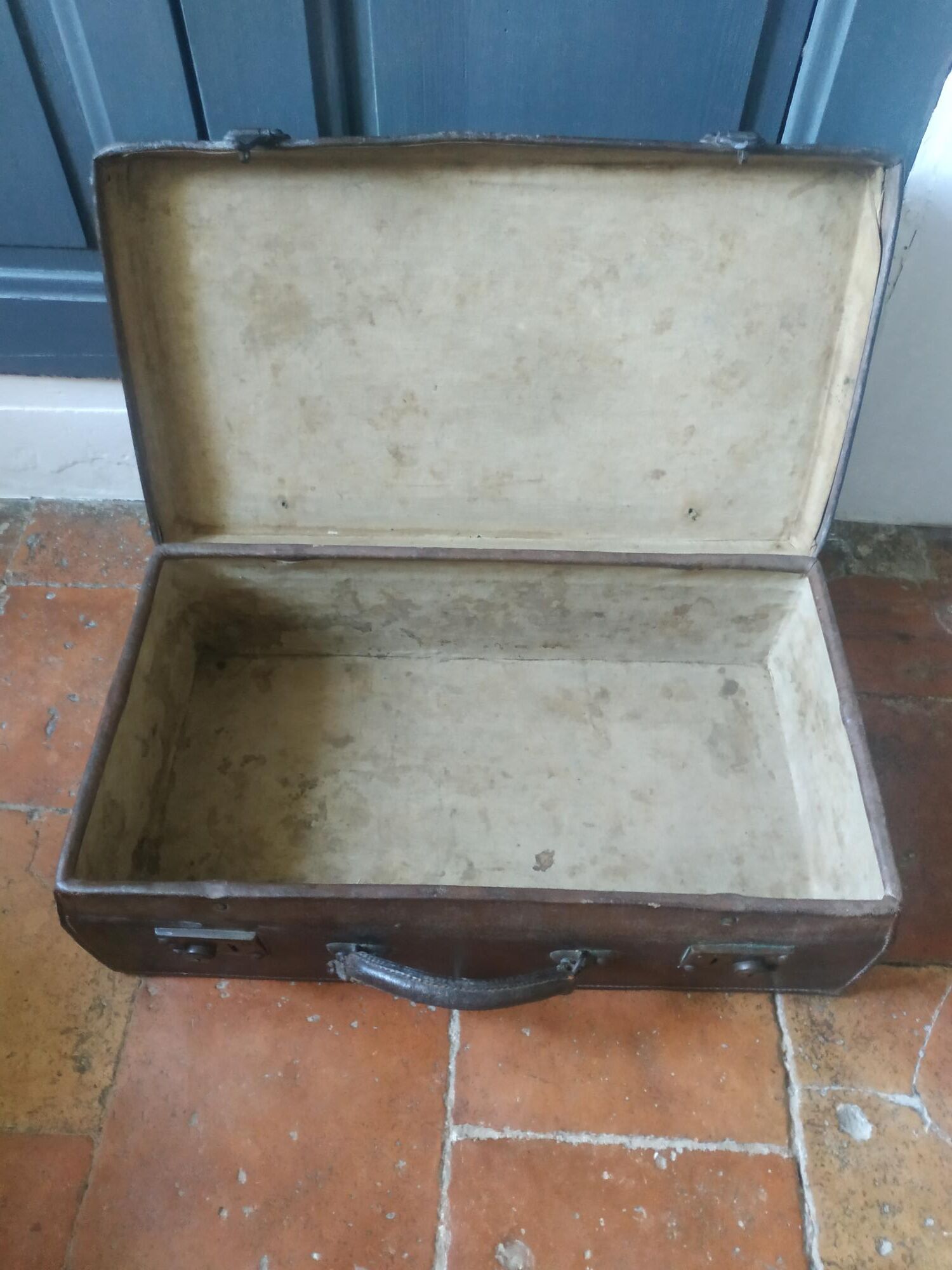 Leather suitcase 1900