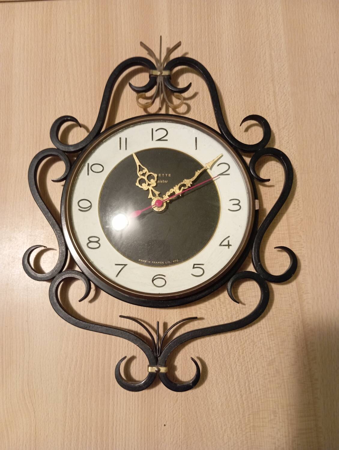 Horloge pendule murale fer forgé, de Vedette Transistor