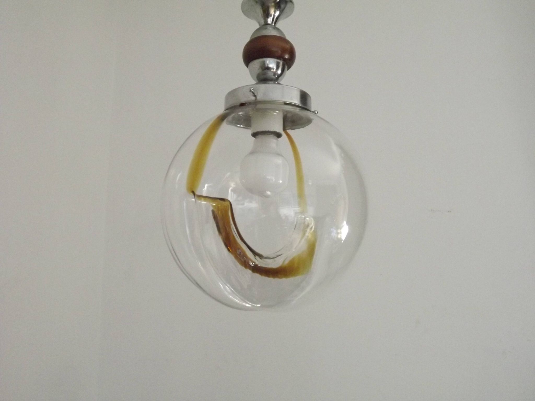 Suspension en verre de Murano ambré dans le goût de Mazzega