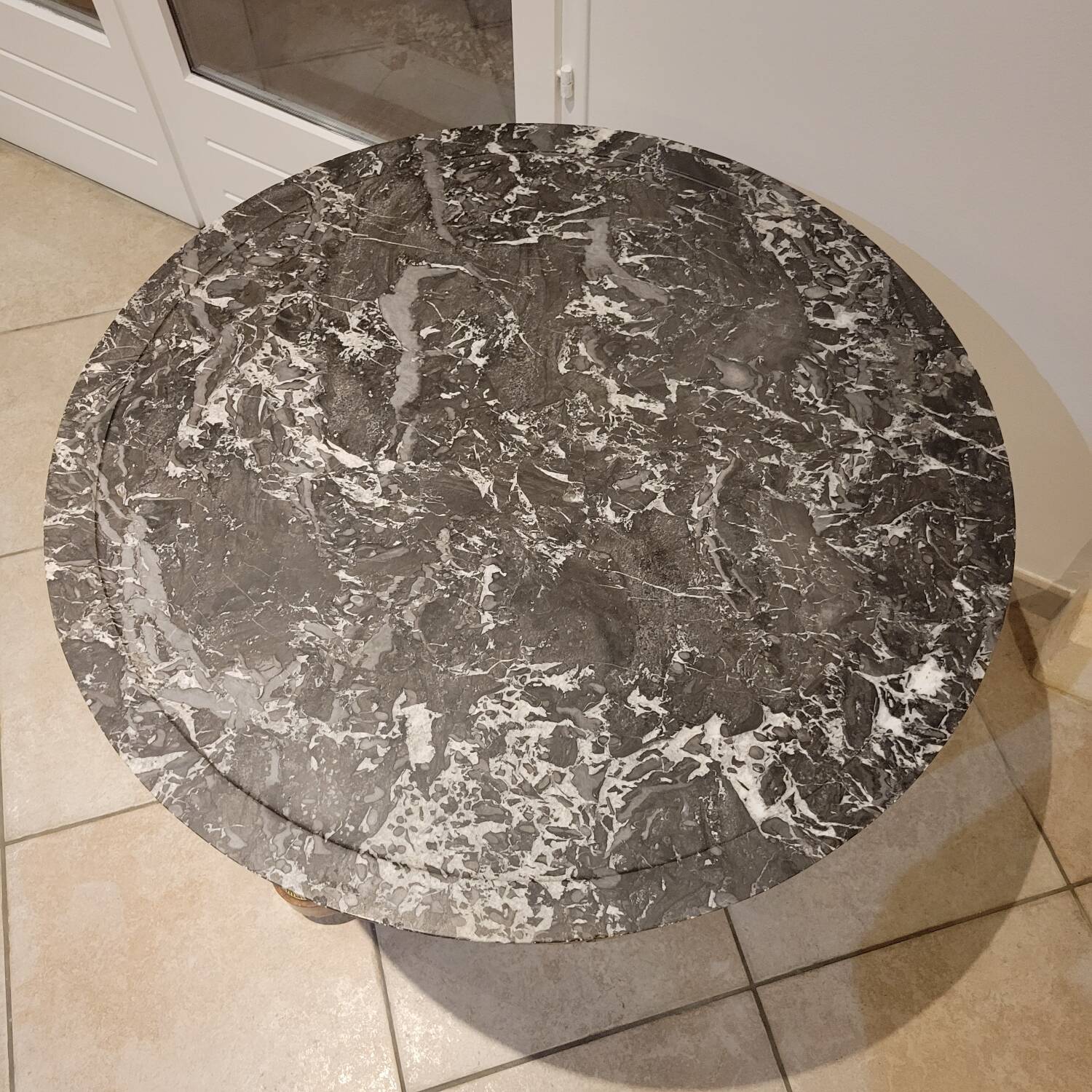 Round table / pedestal table in marble top, Empire period