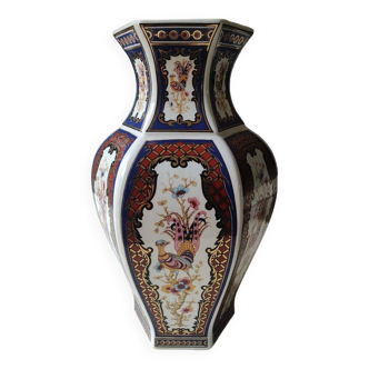 Vase Chinois Hexagonal. Style Imari. Motifs paons/peacock et floral. Haut 36 cm