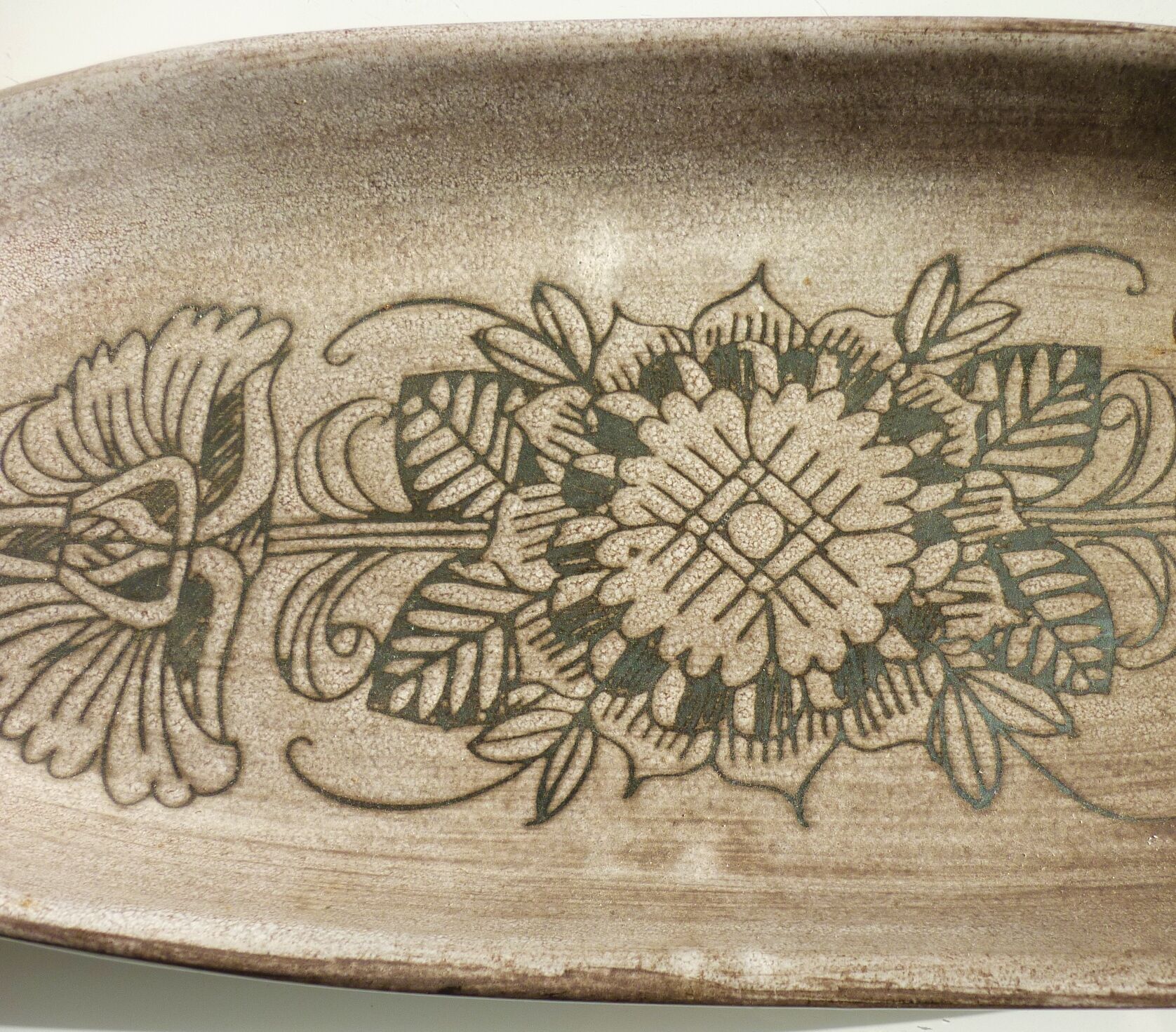 Glazed art ceramic dish, 1950s/1960s, signed La Tournerie, stylized decoration