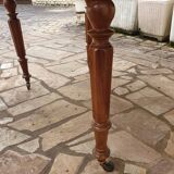 Round extending table in solid walnut, 19th century