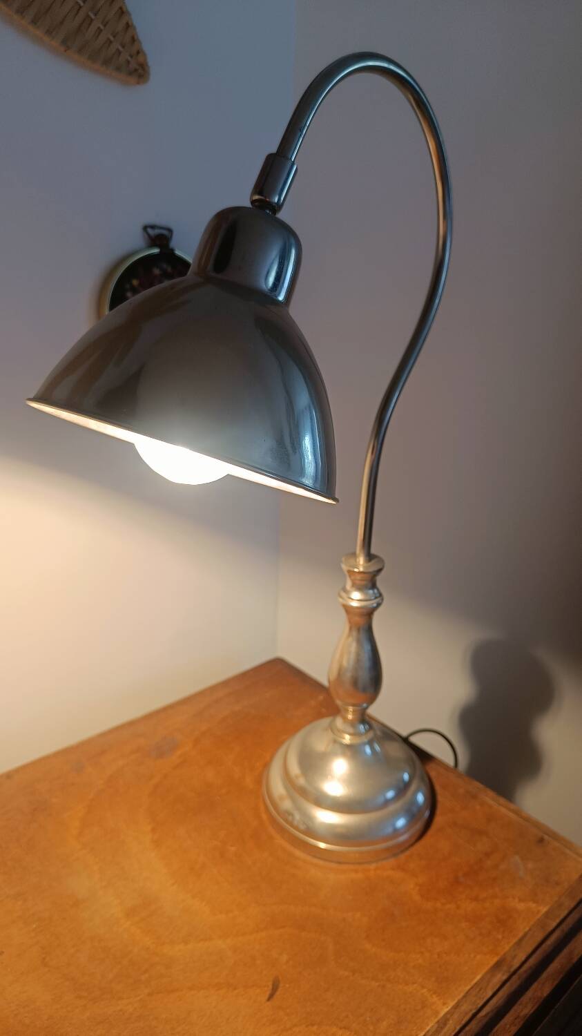 Chrome metal design table lamp – swan neck style