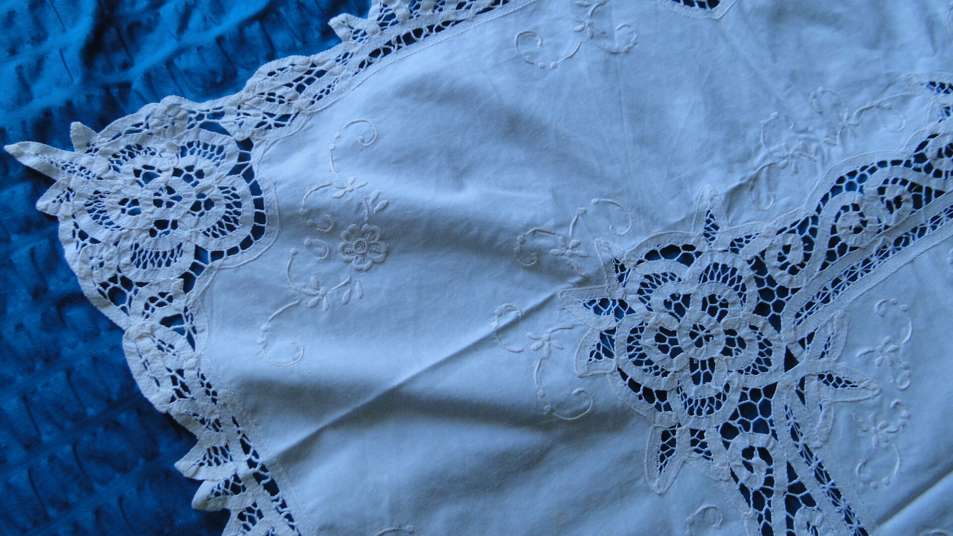 Nappe a the ou surnaple ancienne broderie richelieu